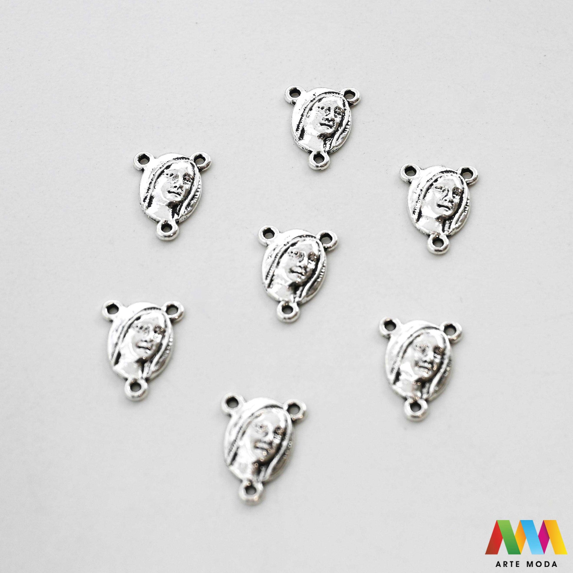 metalni razdjelnik konektor izrada krunice krunica metalni dijelovi krunicu repromaterijal sakralni nakit vjerski križić spojnica krunica perle pribor diy Neizostavan element za svaku krunicu Ovi kvalitetni metalni razdjelnici poznati i kao konektori služe za spajanje dijelova krunice i naglašavaju njezinu središnju točku Izrađeni od izdržljivog metala naši razdjelnici su savršen izbor za izradu vlastitih krunica bilo da koristite perle staklo ili kamenje arte moda repromaterijal