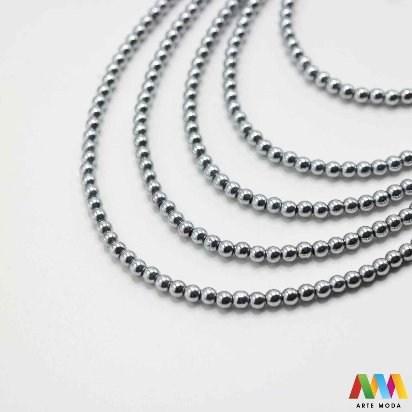 hematit krvavi kamen poludragi mineral metalni sjaj kvarc zrcalo kristal prirodni metalik meditacija zaštita repromaterijal Hematit (ili krvavi kamen) je prirodni mineral smeđe sive ili crne boje karakteriziran prisustvom hladnog metalnog sjaja Vjeruje se da pomaže u jačanju volje samopouzdanja i povezanosti s majkom zemljom Nakit izrađen od njega fascinira svojim tajanstvenim zrcalnim sjajem