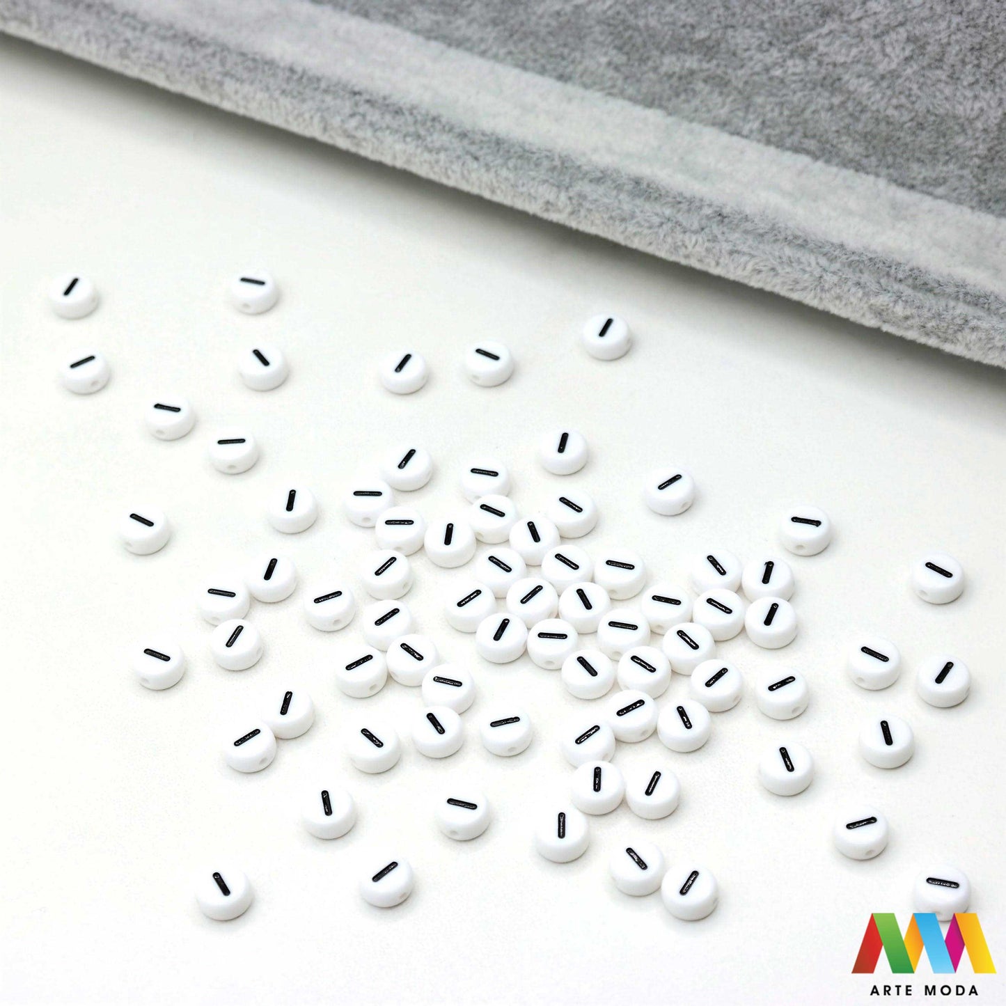 slova brojevi plastične nizanje imenom narukvice prijateljstva dječji nakit personalizirani kockaste perle okrugle abeceda DIY ručni rad izrada mix mješana Stvorite personalizirani nakit s našim plastičnim slovima i brojevima Perle u obliku kocki i krugova idealne su za izradu narukvica s imenom i porukama Lagane su šarene i savršene za dječji nakit i narukvice prijateljstva Lako nizanje za maksimalnu uradi sam zabavu arte moda repromaterijal