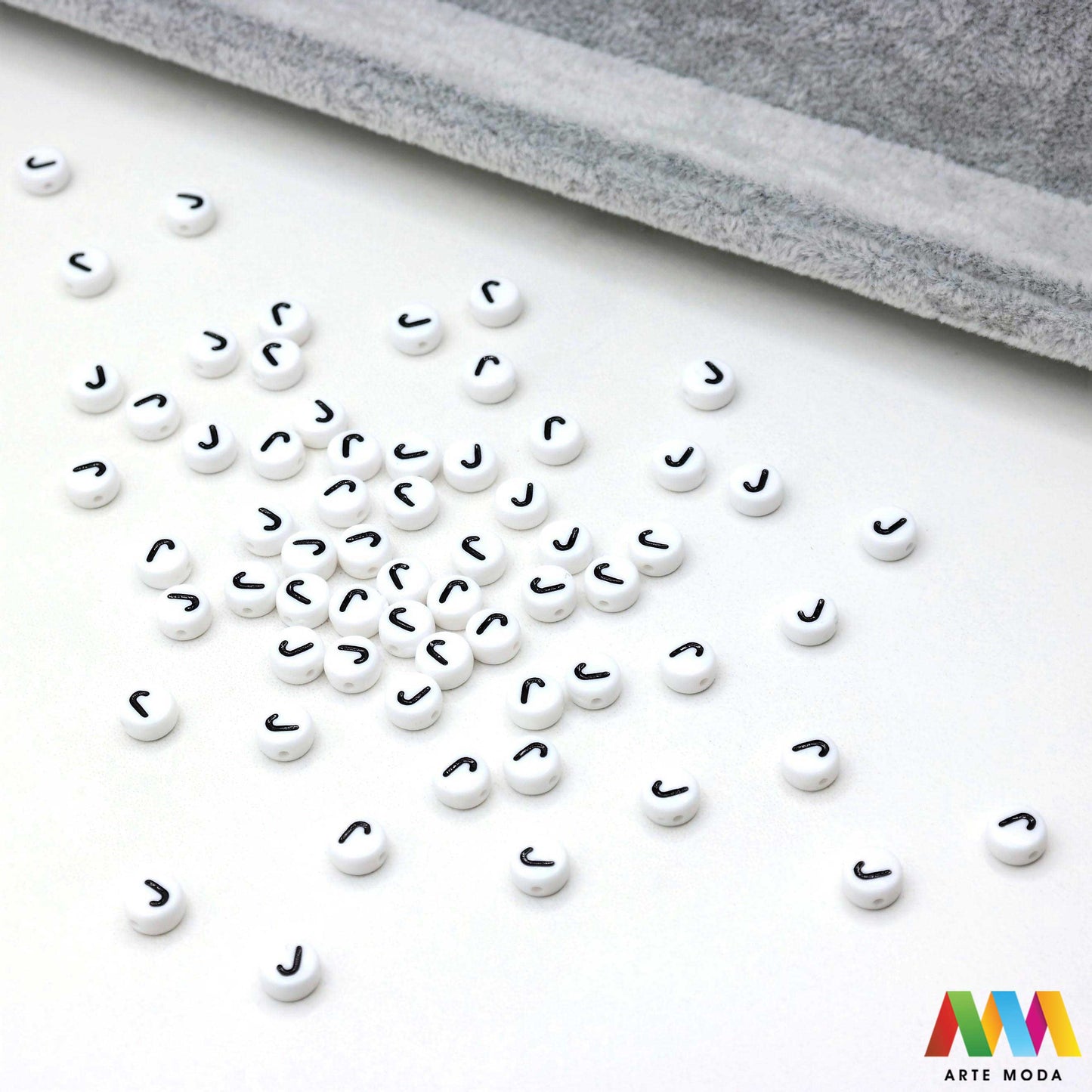 slova brojevi plastične nizanje imenom narukvice prijateljstva dječji nakit personalizirani kockaste perle okrugle abeceda DIY ručni rad izrada mix mješana Stvorite personalizirani nakit s našim plastičnim slovima i brojevima Perle u obliku kocki i krugova idealne su za izradu narukvica s imenom i porukama Lagane su šarene i savršene za dječji nakit i narukvice prijateljstva Lako nizanje za maksimalnu uradi sam zabavu arte moda repromaterijal