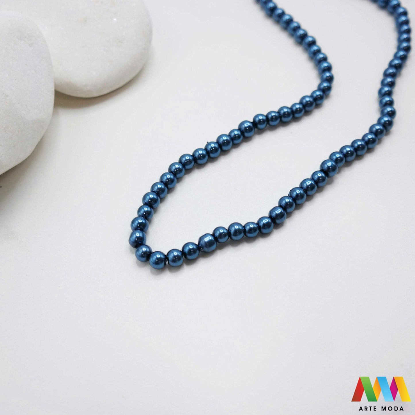 stakleni biseri niz staklo biser perle biserne zrna zrno perla staklene imitacija bisera sedefaste vjenčani nakit klasični DIY ogrlice bijeli u boji bisernim sjajem izrada nakita umjetni Za klasičnu eleganciju birajte staklene bisere imitacija bisera ima visok sedefasti sjaj i savršeno je glatka Idealni su za izradu vjenčanog nakita bezvremenskih ogrlica i narukvica raznim veličinama i bojama ovi biseri unose dašak luksuza u svaki uradi sam projekt Počnite nizati svoju eleganciju arte moda repromaterijal