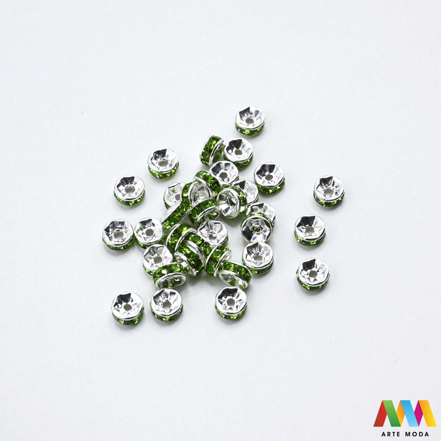 razdjelnik umetak spacer metalne izrada nakita DIY nakit distanceri metalni pribor separatori srebrne zlatne šajbice metalni za perle razmaknice komponente metal Mali ali ključni za profesionalan nakit Metalni umetci razdjelnici spacer perle služe za stvaranje razmaka i dodavanje sjaja perlama Sprječavaju trenje i ističu poludrago kamenje Neophodan element za izradu narukvica i ogrlica koje izgledaju bogatije i elegantnije arte moda repromaterijal