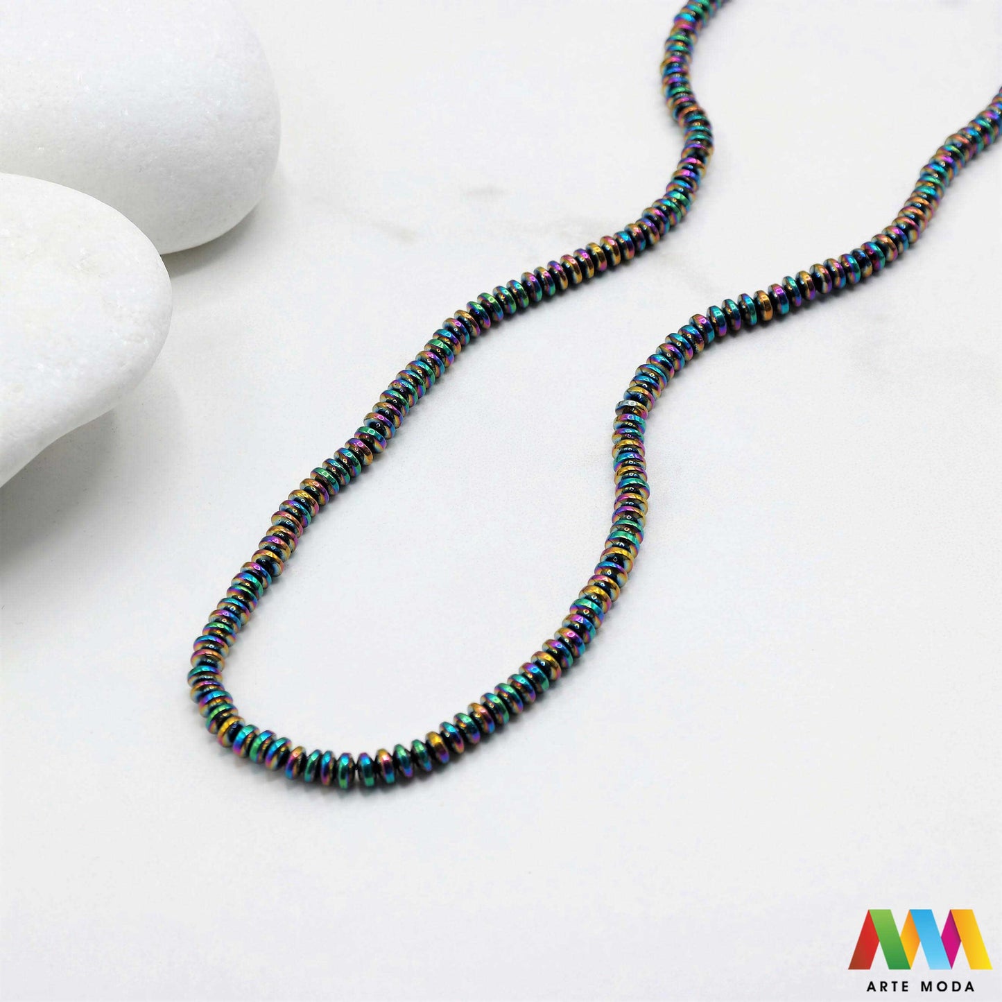 hematit krvavi kamen poludragi mineral metalni sjaj kvarc zrcalo kristal prirodni metalik meditacija zaštita repromaterijal Hematit (ili krvavi kamen) je prirodni mineral smeđe sive ili crne boje karakteriziran prisustvom hladnog metalnog sjaja Vjeruje se da pomaže u jačanju volje samopouzdanja i povezanosti s majkom zemljom Nakit izrađen od njega fascinira svojim tajanstvenim zrcalnim sjajem