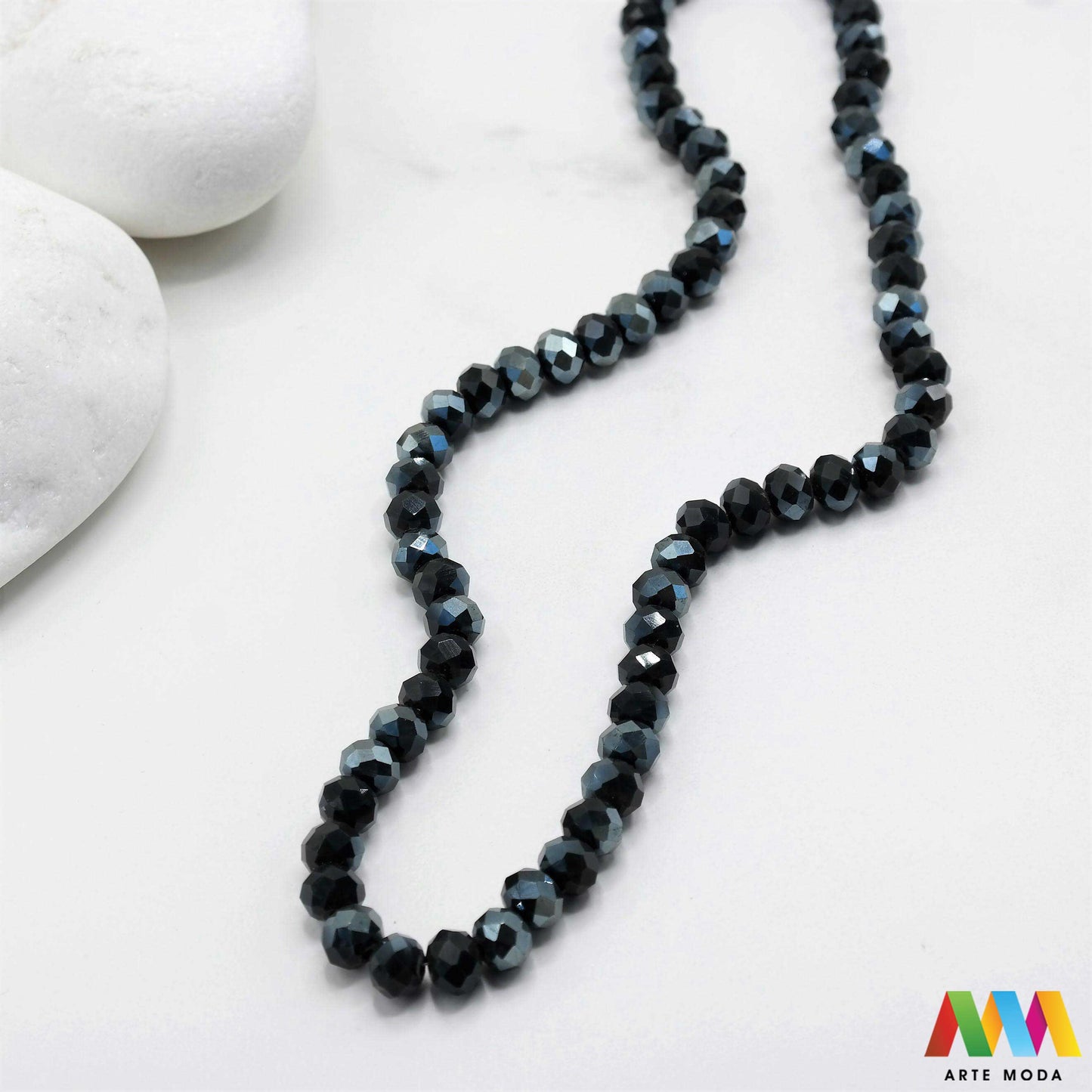 stakleni niz staklo perle zrna zrno staklena perla češki kristal bohemijsko brušeno ovalno fasetirano Staklene perle Češki kristal izrađene od brušenog stakla koje služe za nizanje i izradu nakita poput narukvica i ogrlica te torbica i ostalih modnih dodataka arte moda