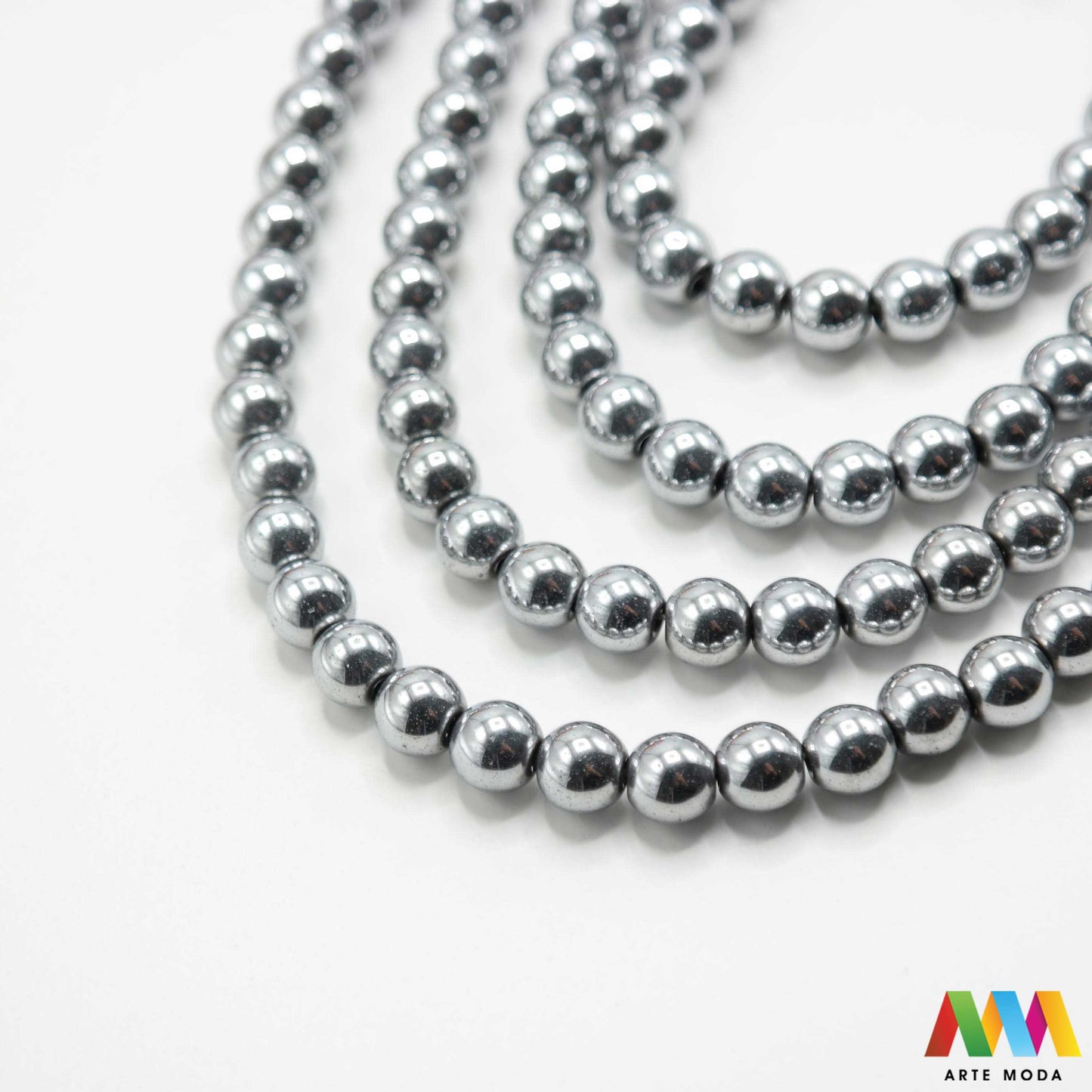 hematit krvavi kamen poludragi mineral metalni sjaj kvarc zrcalo kristal prirodni metalik meditacija zaštita repromaterijal Hematit (ili krvavi kamen) je prirodni mineral smeđe sive ili crne boje karakteriziran prisustvom hladnog metalnog sjaja Vjeruje se da pomaže u jačanju volje samopouzdanja i povezanosti s majkom zemljom Nakit izrađen od njega fascinira svojim tajanstvenim zrcalnim sjajem