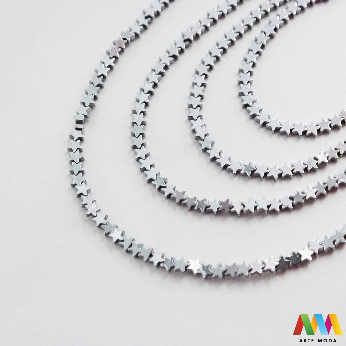 hematit krvavi kamen poludragi mineral metalni sjaj kvarc zrcalo kristal prirodni metalik meditacija zaštita repromaterijal Hematit (ili krvavi kamen) je prirodni mineral smeđe sive ili crne boje karakteriziran prisustvom hladnog metalnog sjaja Vjeruje se da pomaže u jačanju volje samopouzdanja i povezanosti s majkom zemljom Nakit izrađen od njega fascinira svojim tajanstvenim zrcalnim sjajem