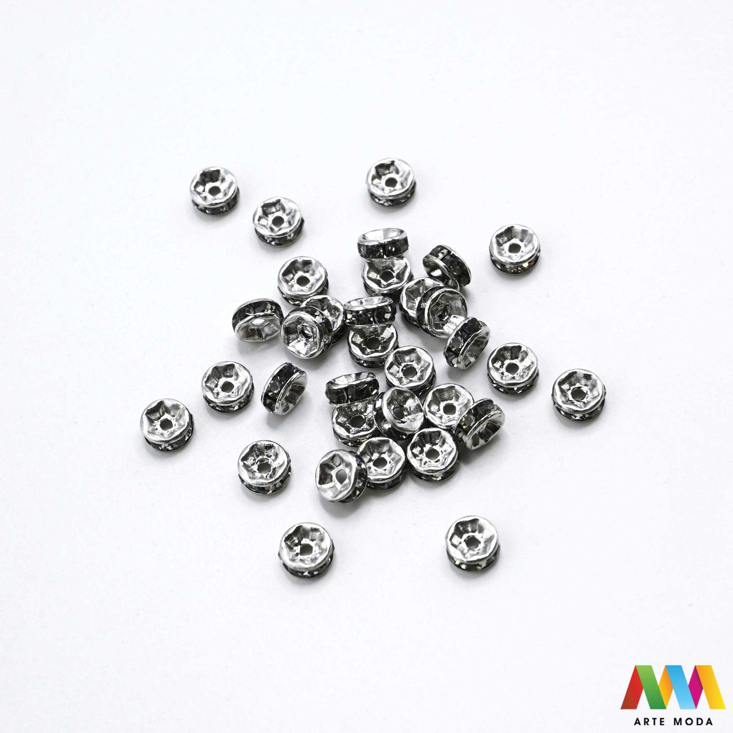 razdjelnik umetak spacer metalne izrada nakita DIY nakit distanceri metalni pribor separatori srebrne zlatne šajbice metalni za perle razmaknice komponente metal Mali ali ključni za profesionalan nakit Metalni umetci razdjelnici spacer perle služe za stvaranje razmaka i dodavanje sjaja perlama Sprječavaju trenje i ističu poludrago kamenje Neophodan element za izradu narukvica i ogrlica koje izgledaju bogatije i elegantnije arte moda repromaterijal