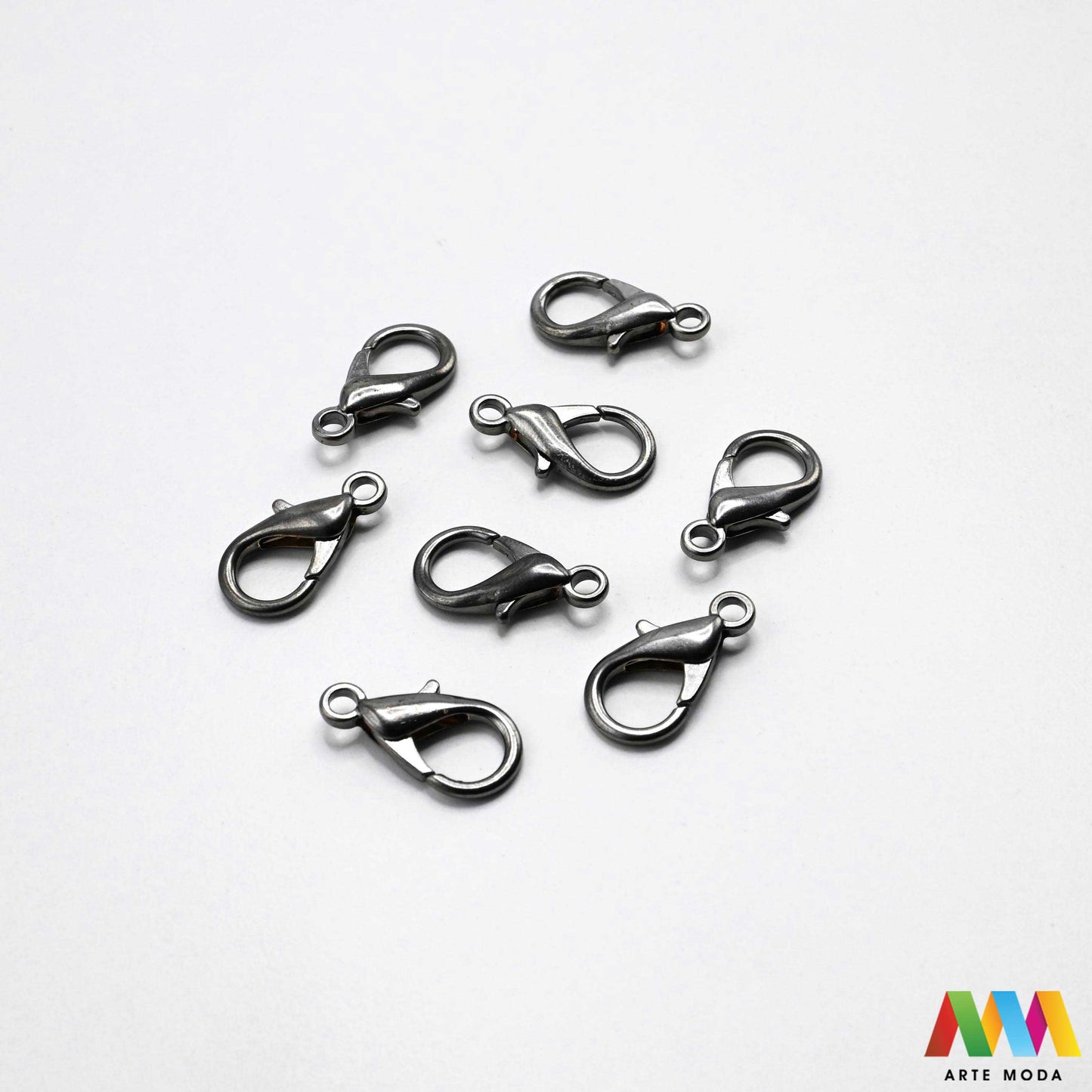 kopče metalne karabiner togl magnet kukice narukvice ogrlice zatvarači nakit DIY metalni pribor spajanje nakita srebrne zlatne karabin magnetne završne kopča narukvica ogrlica Osigurajte svoj nakit Metalne kopče su esencijalne za sigurno završavanje ogrlica i narukvica Birajte između karabin kopči pouzdanost magnetnih kopči lakoća i togl kopči stil Kvalitetni zatvarači u raznim bojama temelj svakog uradi sam nakit projekta arte moda repromaterijal