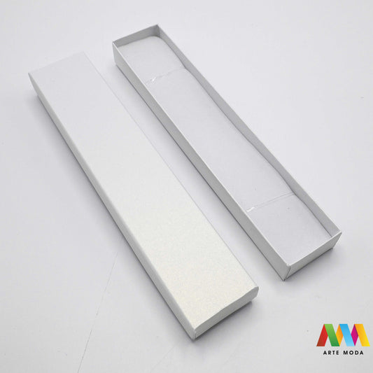 kutijice ukrasne kartonske kutije za nakit poklon ambalaža darivanje pakiranje poklopac prstenje ogrlice naušnice luksuzne elegantne ručni rad personalizirane dar Savršeno pakiranje ljepota vaših kreacija elegantnih i čvrstih kartonskih kutija izrađenih od kvalitetnog papira s mekanim umetkom od spužve prstenje ogrlice naušnice i narukvice nježnu zaštitu od ogrebotina dodaju dašak luksuza i profinjenosti vašem poklonu izloženom nakitu Dostupne u raznim veličinama bojama i dezenima arte moda repromaterijal