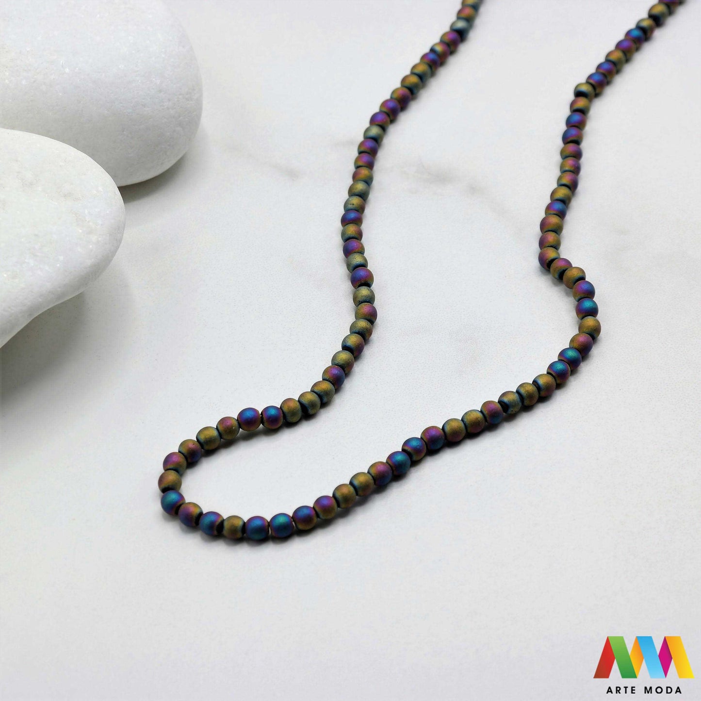 hematit krvavi kamen poludragi mineral metalni sjaj kvarc zrcalo kristal prirodni metalik meditacija zaštita repromaterijal Hematit (ili krvavi kamen) je prirodni mineral smeđe sive ili crne boje karakteriziran prisustvom hladnog metalnog sjaja Vjeruje se da pomaže u jačanju volje samopouzdanja i povezanosti s majkom zemljom Nakit izrađen od njega fascinira svojim tajanstvenim zrcalnim sjajem