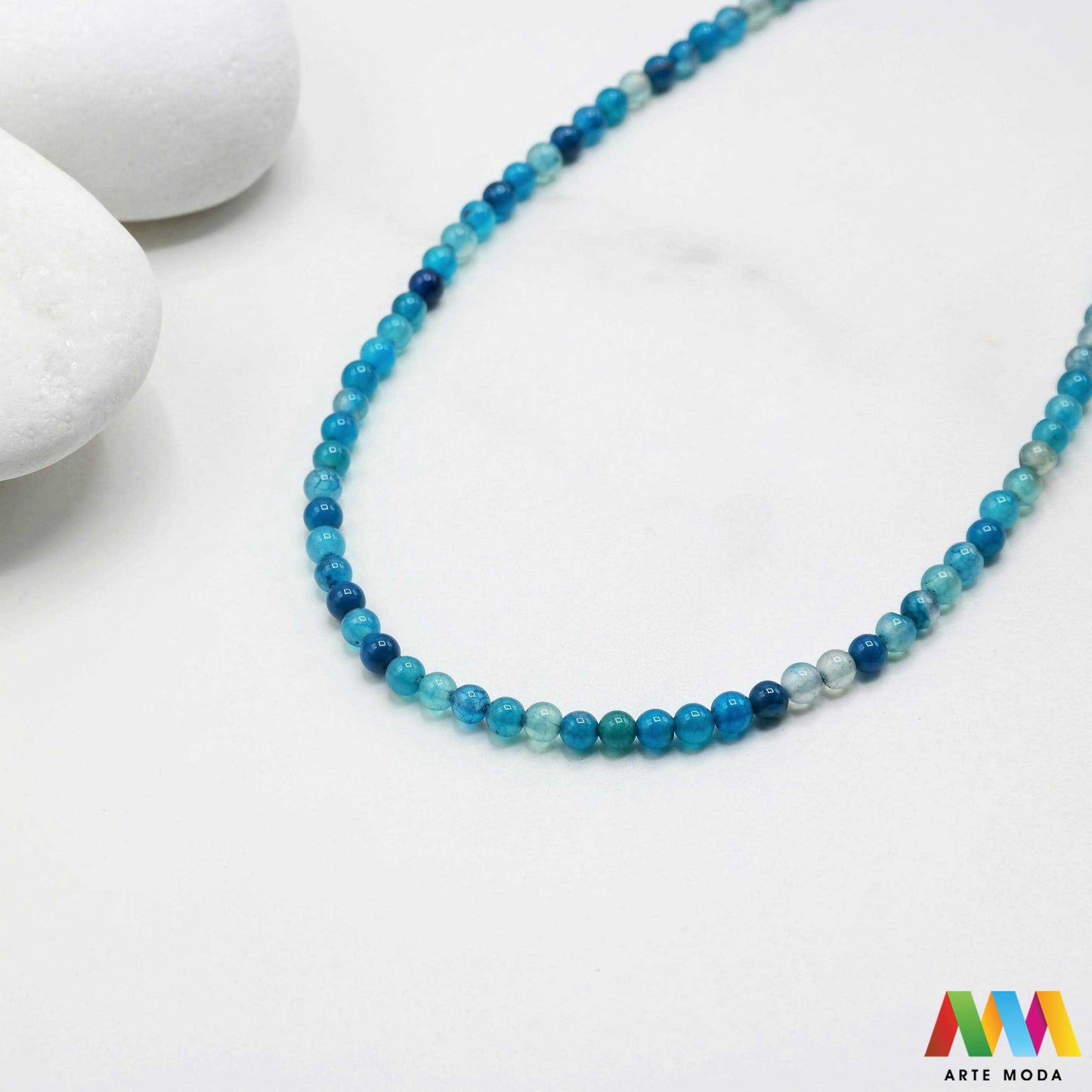 poludragi kamen ahat kristal kalcedon polu dragi poludrago kamenje dragulj mineral kvarc Ahat je jedan od najrasprostranjenijih kristala na planeti Ahat spada u grupu kalcedona izrazito je dekorativan te se od njega izrađuje lijepi nakit i ukrasni predmeti U Hrvatskoj je poznati Lepoglavski Ahat s brda Gaveznica