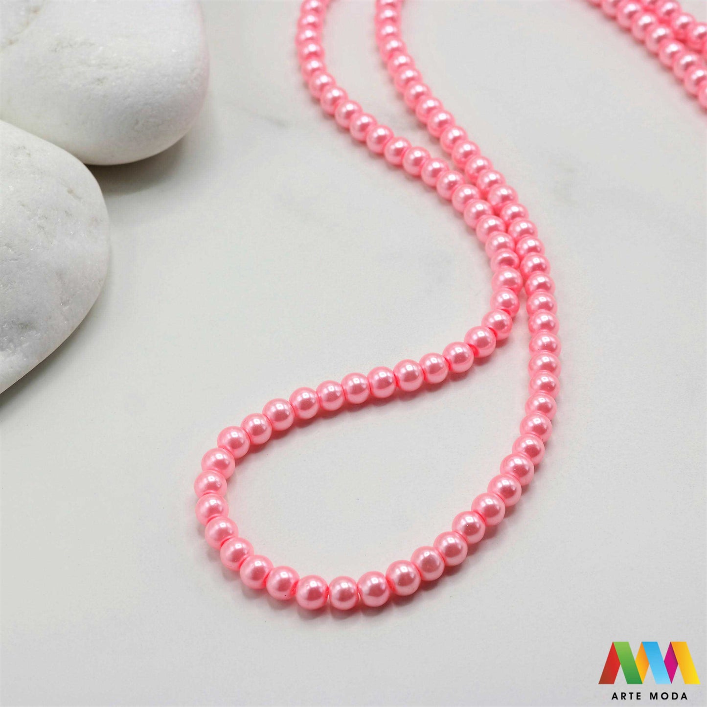 stakleni biseri niz staklo biser perle biserne zrna zrno perla staklene imitacija bisera sedefaste vjenčani nakit klasični DIY ogrlice bijeli u boji bisernim sjajem izrada nakita umjetni Za klasičnu eleganciju birajte staklene bisere imitacija bisera ima visok sedefasti sjaj i savršeno je glatka Idealni su za izradu vjenčanog nakita bezvremenskih ogrlica i narukvica raznim veličinama i bojama ovi biseri unose dašak luksuza u svaki uradi sam projekt Počnite nizati svoju eleganciju arte moda repromaterijal