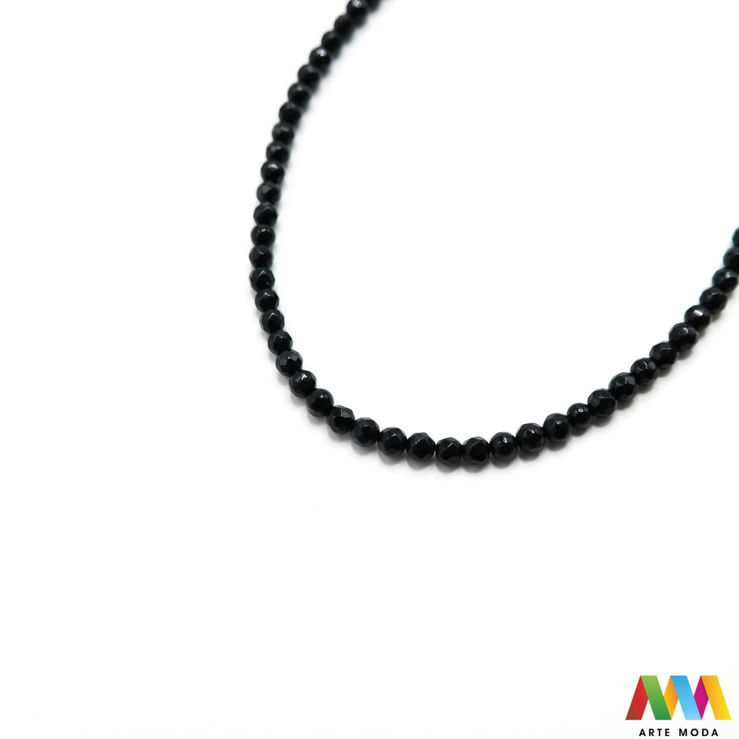 oniks onyx kristal kvarc kalcedon poludrago kamenje repromaterijal poludragi ukrasni kamen mineral crne perle crni muški nakit zaštite uzemljenje snaga izrada DIY mat sjajni narukvice ogrlice Otkrijte moć Oniksa Ovaj crni poludragi kamen simbolizira snagu zaštitu i uzemljenje Njegova duboka boja i elegantan finiš (mat/sjajni) savršeni su za sofisticirani muški i unisex nakit Birajte mat ili sjajne perle od Oniksa i unesite dozu klasične elegancije u svoj uradi sam nakit arte moda repromaterijal