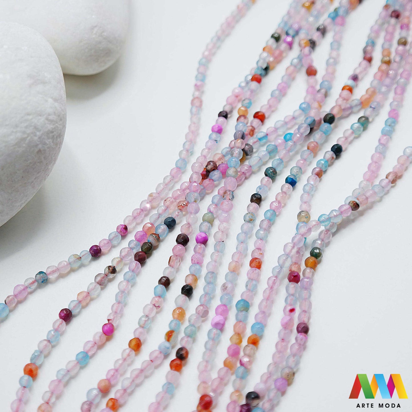 poludragi kamen ahat kristal kalcedon polu dragi poludrago kamenje dragulj mineral kvarc prirodni meditacija čakra zaštita snaga ravnoteža Ahat je jedan od najrasprostranjenijih kristala na planeti Ahat spada u grupu kalcedona izrazito je dekorativan te se od njega izrađuje lijepi nakit i ukrasni predmeti U Hrvatskoj je poznati Lepoglavski Ahat s brda Gaveznica