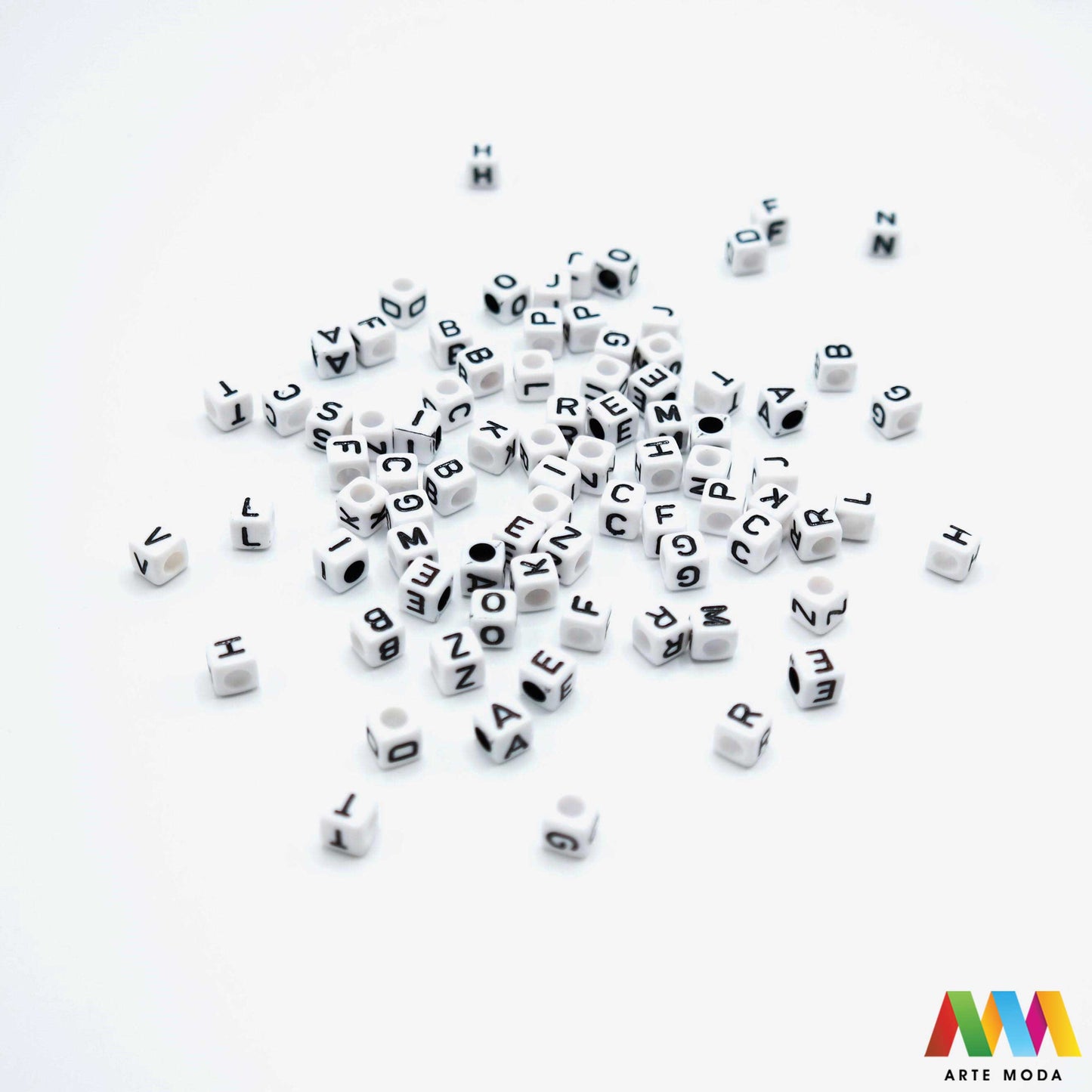 slova brojevi plastične nizanje imenom narukvice prijateljstva dječji nakit personalizirani kockaste perle okrugle abeceda DIY ručni rad izrada mix mješana Stvorite personalizirani nakit s našim plastičnim slovima i brojevima Perle u obliku kocki i krugova idealne su za izradu narukvica s imenom i porukama Lagane su šarene i savršene za dječji nakit i narukvice prijateljstva Lako nizanje za maksimalnu uradi sam zabavu arte moda repromaterijal