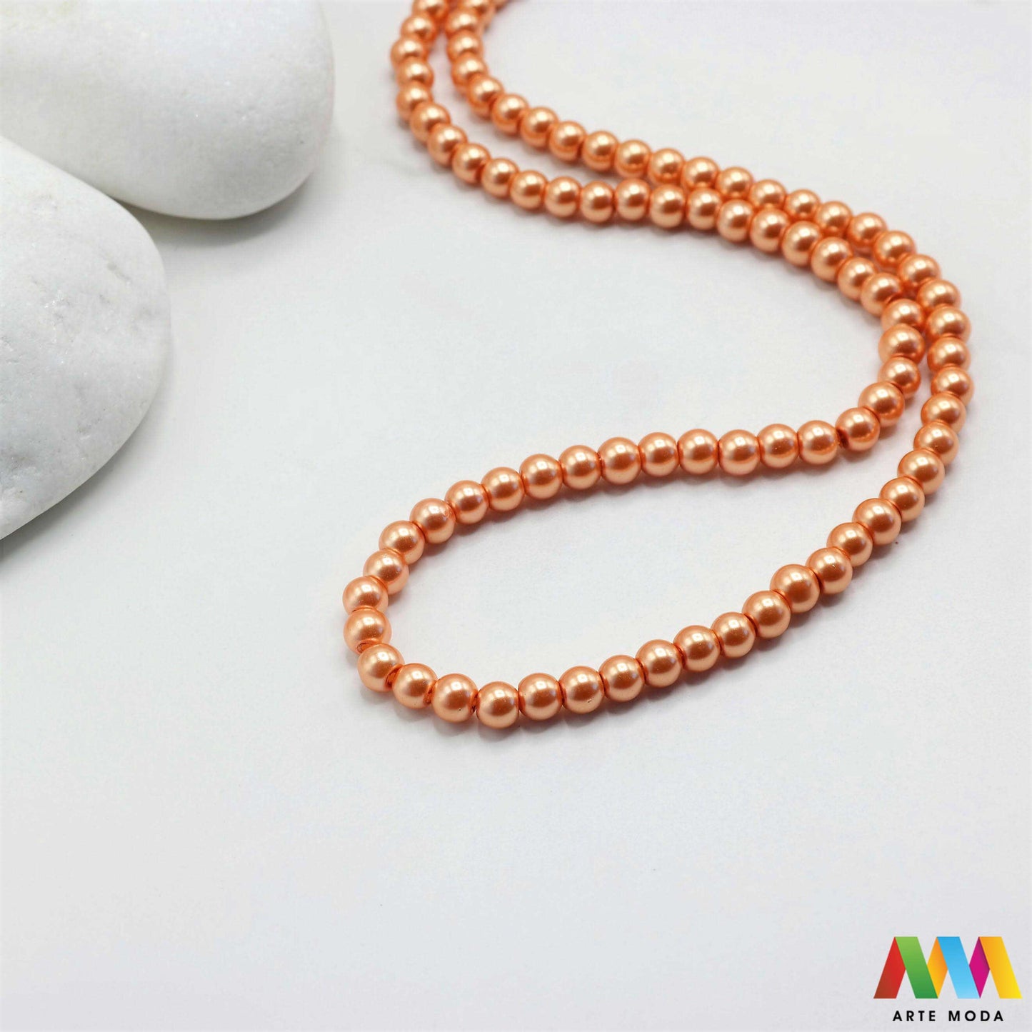 stakleni biseri niz staklo biser perle biserne zrna zrno perla staklene imitacija bisera sedefaste vjenčani nakit klasični DIY ogrlice bijeli u boji bisernim sjajem izrada nakita umjetni Za klasičnu eleganciju birajte staklene bisere imitacija bisera ima visok sedefasti sjaj i savršeno je glatka Idealni su za izradu vjenčanog nakita bezvremenskih ogrlica i narukvica raznim veličinama i bojama ovi biseri unose dašak luksuza u svaki uradi sam projekt Počnite nizati svoju eleganciju arte moda repromaterijal