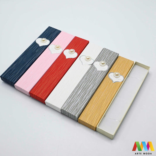 kutijice ukrasne kartonske kutije za nakit poklon ambalaža darivanje pakiranje poklopac prstenje ogrlice naušnice luksuzne elegantne ručni rad personalizirane dar Savršeno pakiranje ljepota vaših kreacija elegantnih i čvrstih kartonskih kutija izrađenih od kvalitetnog papira s mekanim umetkom od spužve prstenje ogrlice naušnice i narukvice nježnu zaštitu od ogrebotina dodaju dašak luksuza i profinjenosti vašem poklonu izloženom nakitu Dostupne u raznim veličinama bojama i dezenima arte moda repromaterijal