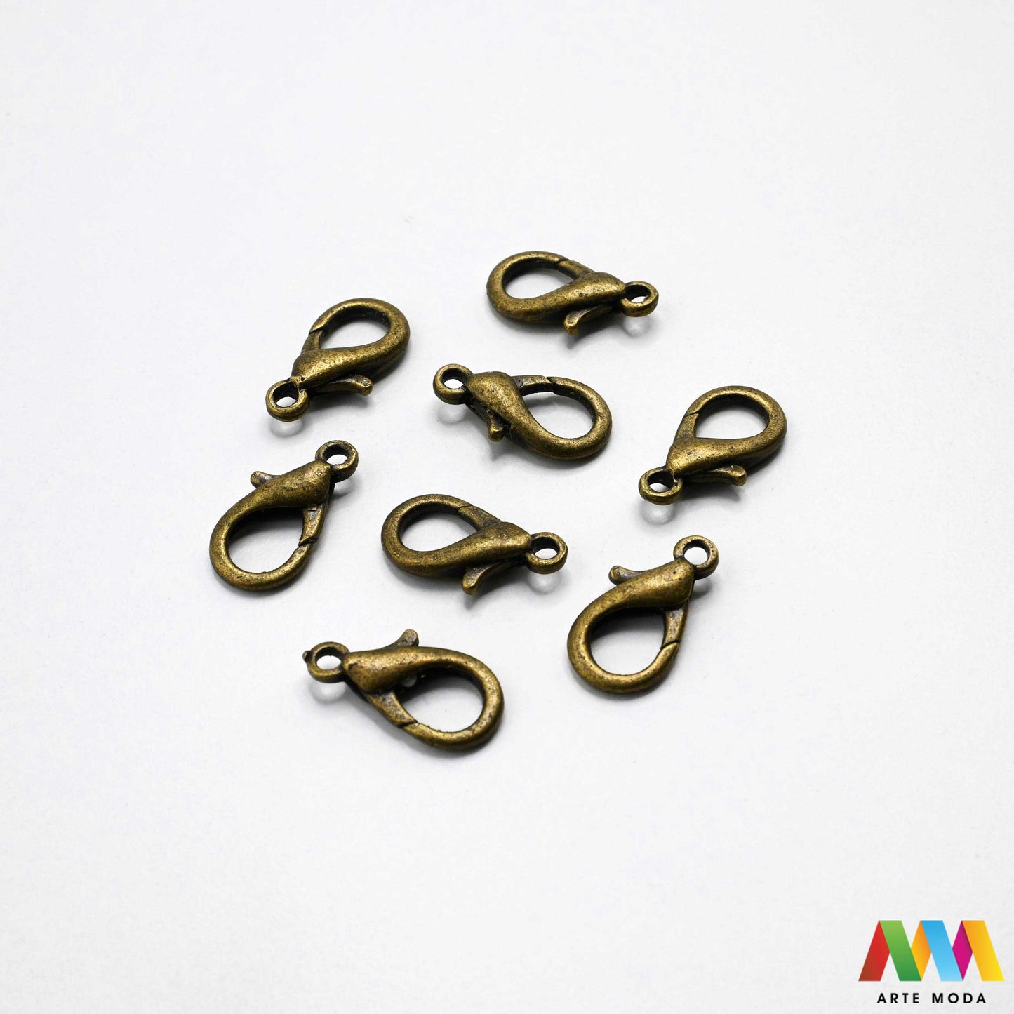 kopče metalne karabiner togl magnet kukice narukvice ogrlice zatvarači nakit DIY metalni pribor spajanje nakita srebrne zlatne karabin magnetne završne kopča narukvica ogrlica Osigurajte svoj nakit Metalne kopče su esencijalne za sigurno završavanje ogrlica i narukvica Birajte između karabin kopči pouzdanost magnetnih kopči lakoća i togl kopči stil Kvalitetni zatvarači u raznim bojama temelj svakog uradi sam nakit projekta arte moda repromaterijal