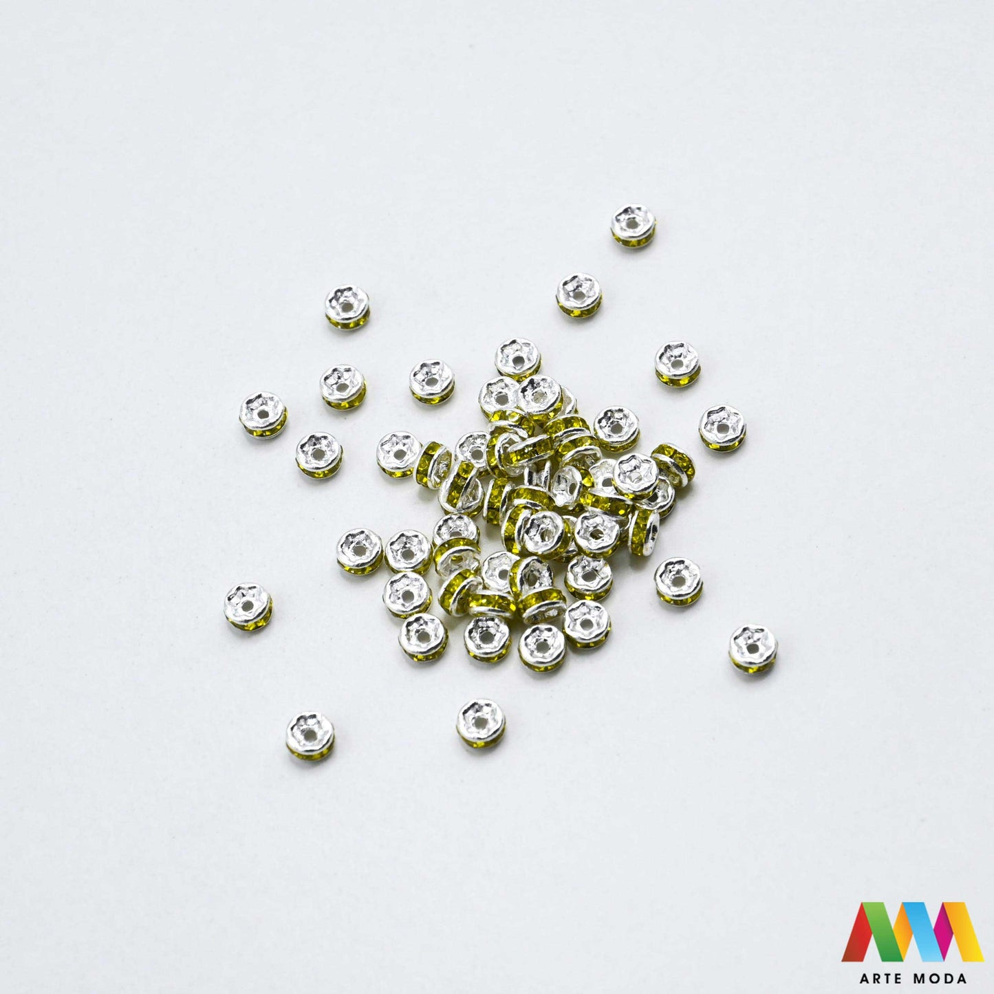 razdjelnik umetak spacer metalne izrada nakita DIY nakit distanceri metalni pribor separatori srebrne zlatne šajbice metalni za perle razmaknice komponente metal Mali ali ključni za profesionalan nakit Metalni umetci razdjelnici spacer perle služe za stvaranje razmaka i dodavanje sjaja perlama Sprječavaju trenje i ističu poludrago kamenje Neophodan element za izradu narukvica i ogrlica koje izgledaju bogatije i elegantnije arte moda repromaterijal