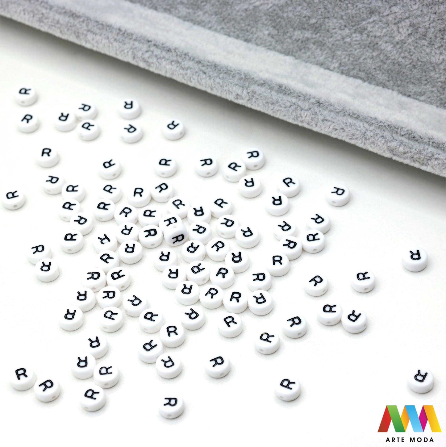 slova brojevi plastične nizanje imenom narukvice prijateljstva dječji nakit personalizirani kockaste perle okrugle abeceda DIY ručni rad izrada mix mješana Stvorite personalizirani nakit s našim plastičnim slovima i brojevima Perle u obliku kocki i krugova idealne su za izradu narukvica s imenom i porukama Lagane su šarene i savršene za dječji nakit i narukvice prijateljstva Lako nizanje za maksimalnu uradi sam zabavu arte moda repromaterijal