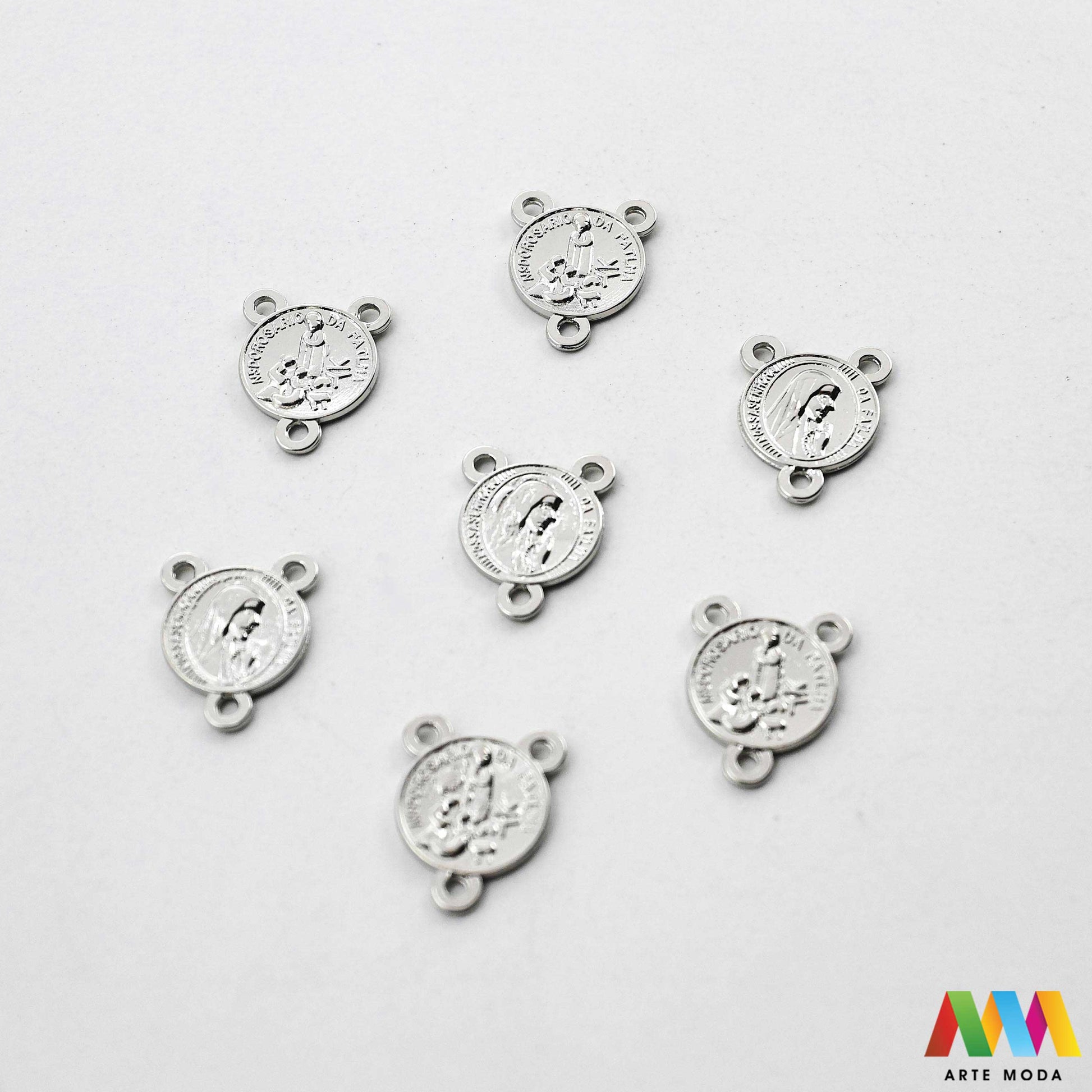 metalni razdjelnik konektor izrada krunice krunica metalni dijelovi krunicu repromaterijal sakralni nakit vjerski križić spojnica krunica perle pribor diy Gospa Neizostavan element za svaku krunicu Ovi kvalitetni metalni razdjelnici poznati i kao konektori služe za spajanje dijelova krunice i naglašavaju njezinu središnju točku Izrađeni od izdržljivog metala naši razdjelnici su savršen izbor za izradu vlastitih krunica bilo da koristite perle staklo ili kamenje arte moda repromaterijal