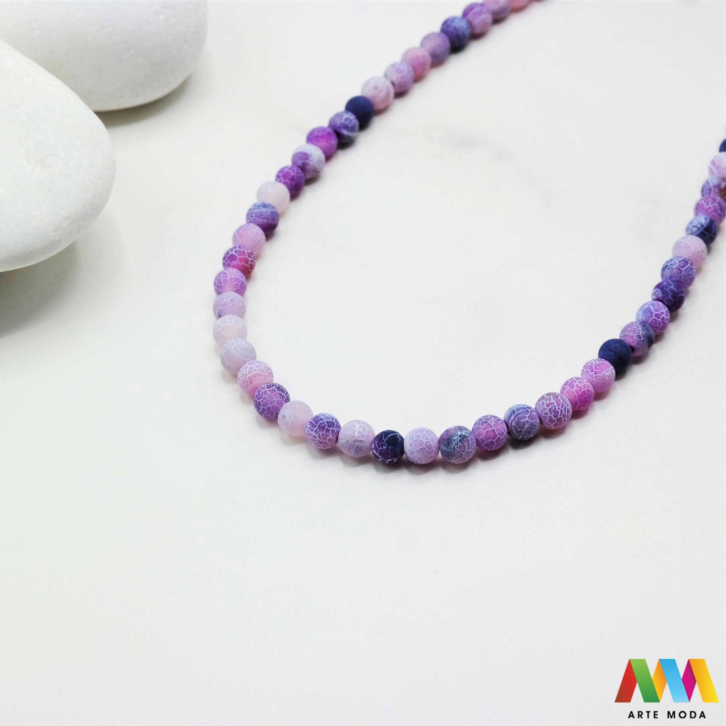 poludragi kamen ahat kristal kalcedon polu dragi poludrago kamenje dragulj mineral kvarc prirodni meditacija čakra zaštita snaga ravnoteža Ahat je jedan od najrasprostranjenijih kristala na planeti Ahat spada u grupu kalcedona izrazito je dekorativan te se od njega izrađuje lijepi nakit i ukrasni predmeti U Hrvatskoj je poznati Lepoglavski Ahat s brda Gaveznica