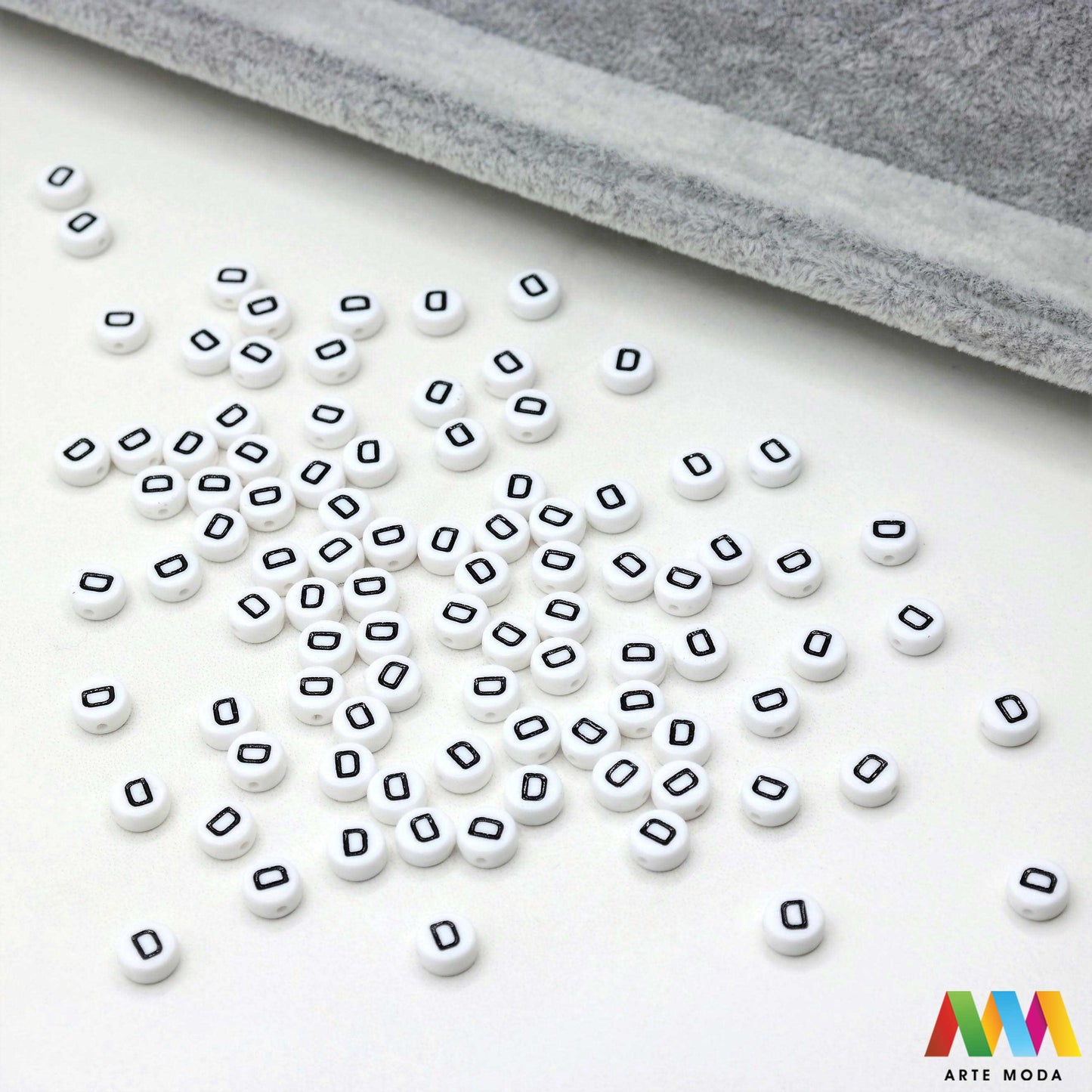 slova brojevi plastične nizanje imenom narukvice prijateljstva dječji nakit personalizirani kockaste perle okrugle abeceda DIY ručni rad izrada mix mješana Stvorite personalizirani nakit s našim plastičnim slovima i brojevima Perle u obliku kocki i krugova idealne su za izradu narukvica s imenom i porukama Lagane su šarene i savršene za dječji nakit i narukvice prijateljstva Lako nizanje za maksimalnu uradi sam zabavu arte moda repromaterijal