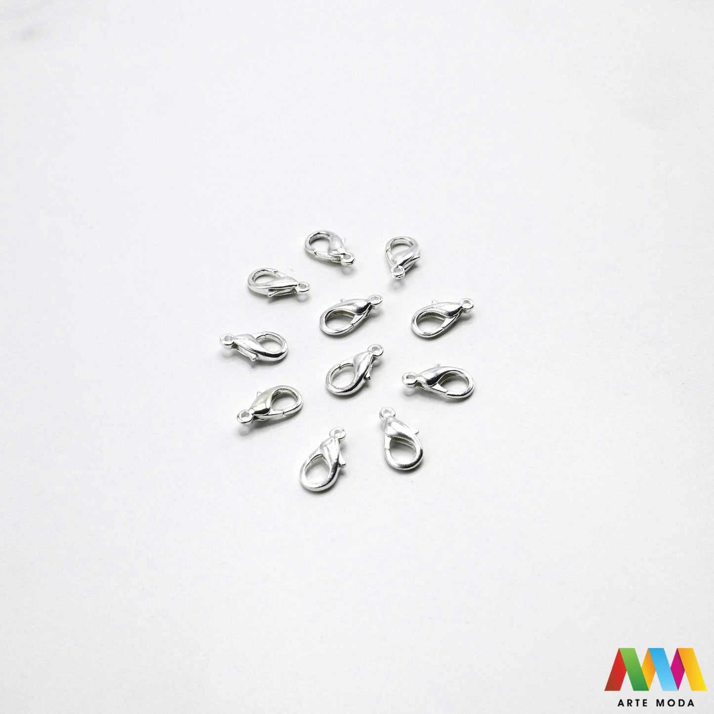 kopče metalne karabiner togl magnet kukice narukvice ogrlice zatvarači nakit DIY metalni pribor spajanje nakita srebrne zlatne karabin magnetne završne kopča narukvica ogrlica Osigurajte svoj nakit Metalne kopče su esencijalne za sigurno završavanje ogrlica i narukvica Birajte između karabin kopči pouzdanost magnetnih kopči lakoća i togl kopči stil Kvalitetni zatvarači u raznim bojama temelj svakog uradi sam nakit projekta arte moda repromaterijal