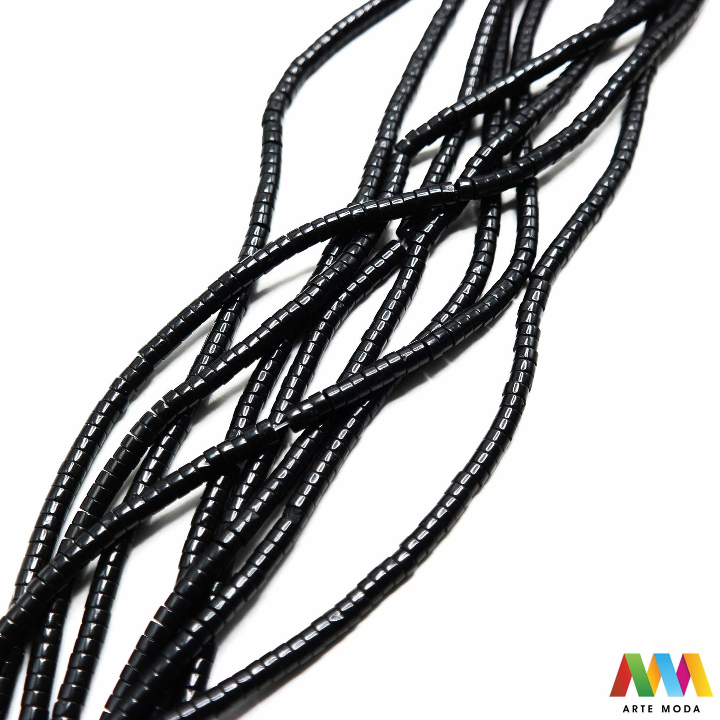 oniks onyx kristal kvarc kalcedon poludrago kamenje repromaterijal poludragi ukrasni kamen mineral crne perle crni muški nakit zaštite uzemljenje snaga izrada DIY mat sjajni narukvice ogrlice Otkrijte moć Oniksa Ovaj crni poludragi kamen simbolizira snagu zaštitu i uzemljenje Njegova duboka boja i elegantan finiš (mat/sjajni) savršeni su za sofisticirani muški i unisex nakit Birajte mat ili sjajne perle od Oniksa i unesite dozu klasične elegancije u svoj uradi sam nakit arte moda repromaterijal