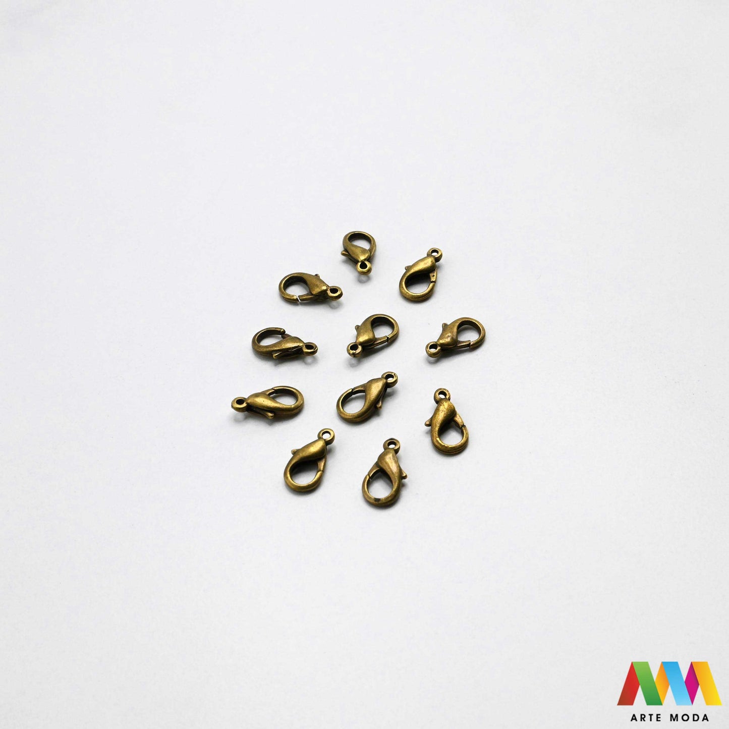 kopče metalne karabiner togl magnet kukice narukvice ogrlice zatvarači nakit DIY metalni pribor spajanje nakita srebrne zlatne karabin magnetne završne kopča narukvica ogrlica Osigurajte svoj nakit Metalne kopče su esencijalne za sigurno završavanje ogrlica i narukvica Birajte između karabin kopči pouzdanost magnetnih kopči lakoća i togl kopči stil Kvalitetni zatvarači u raznim bojama temelj svakog uradi sam nakit projekta arte moda repromaterijal