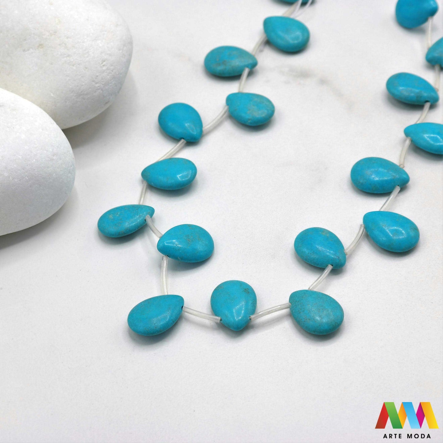 tirkiz poludragi kamen kristal mineral nakit prirodni meditacija zaštita sreća plava grlena čakra ljekovito kamenje energija kristala Simbol neba i mora ovaj prekrasni plavi poludragi kamen cijenjen je zbog svoje ljepote i metafizičkih svojstava Vjeruje se da pomaže u komunikaciji donosi sreću i štiti od negativne energije Savršen je za izradu nakita i meditaciju