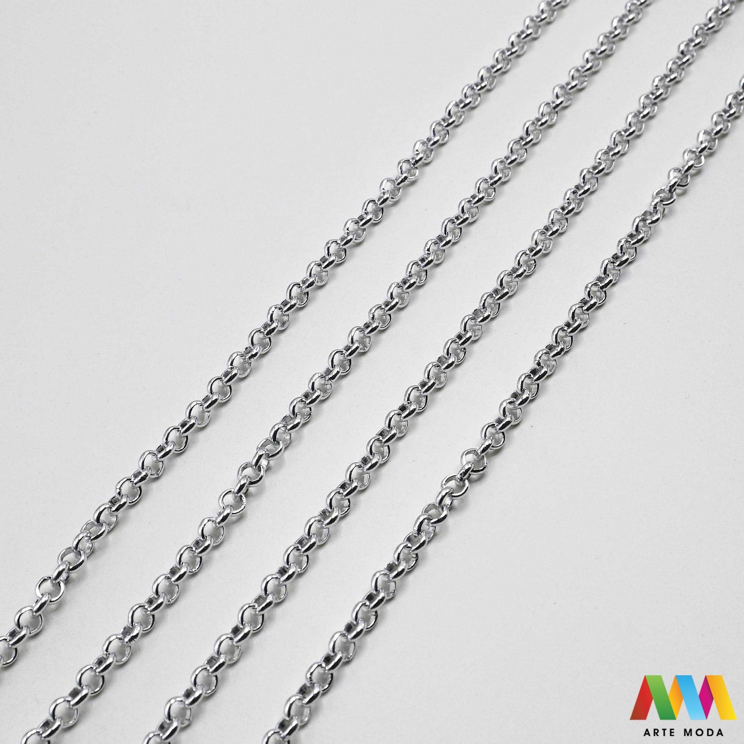 aluminijski lanac torbe ruksak nakit lagani izrada aluminij DIY materijal remen ogrlice narukvice karike ručke pribor komponente ukrasni repromaterijal Želite lagan i trendi materijal Aluminijski lanci savršeni su za vaše projekte Idealni su za izradu laganih remena za torbe ili statement nakita ogrlice narukvice Lakši su od klasičnih metala ne opterećuju i dolaze u raznim bojama i debljinama Lako ih je rezati i oblikovati laganu eleganciju za svoj uradi sam nakit i modne dodatke arte moda repromaterijal