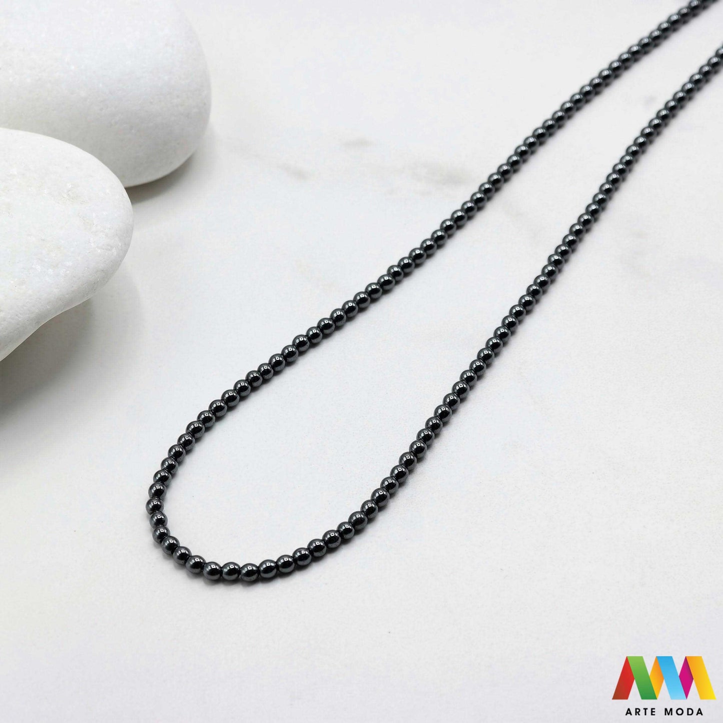 hematit krvavi kamen poludragi mineral metalni sjaj kvarc zrcalo kristal prirodni metalik meditacija zaštita repromaterijal Hematit (ili krvavi kamen) je prirodni mineral smeđe sive ili crne boje karakteriziran prisustvom hladnog metalnog sjaja Vjeruje se da pomaže u jačanju volje samopouzdanja i povezanosti s majkom zemljom Nakit izrađen od njega fascinira svojim tajanstvenim zrcalnim sjajem
