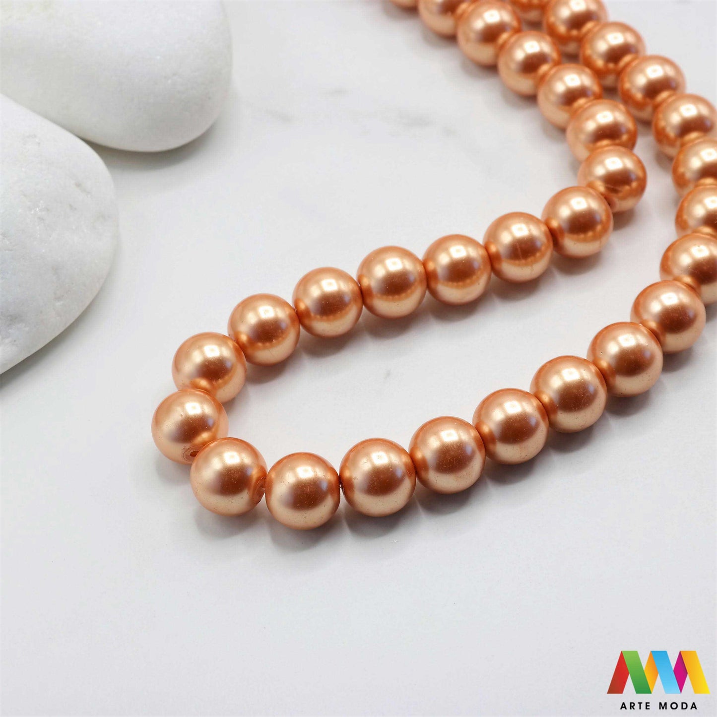 stakleni biseri niz staklo biser perle biserne zrna zrno perla staklene imitacija bisera sedefaste vjenčani nakit klasični DIY ogrlice bijeli u boji bisernim sjajem izrada nakita umjetni Za klasičnu eleganciju birajte staklene bisere imitacija bisera ima visok sedefasti sjaj i savršeno je glatka Idealni su za izradu vjenčanog nakita bezvremenskih ogrlica i narukvica raznim veličinama i bojama ovi biseri unose dašak luksuza u svaki uradi sam projekt Počnite nizati svoju eleganciju arte moda repromaterijal