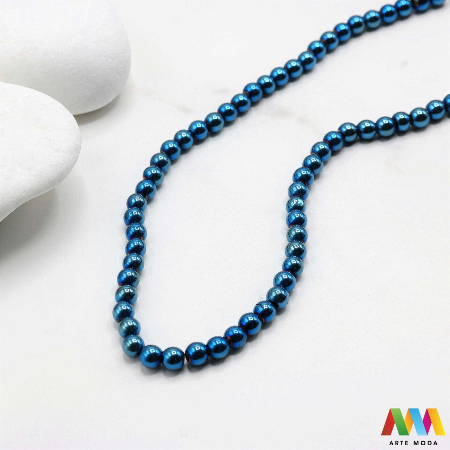 hematit krvavi kamen poludragi mineral metalni sjaj kvarc zrcalo kristal prirodni metalik meditacija zaštita repromaterijal Hematit (ili krvavi kamen) je prirodni mineral smeđe sive ili crne boje karakteriziran prisustvom hladnog metalnog sjaja Vjeruje se da pomaže u jačanju volje samopouzdanja i povezanosti s majkom zemljom Nakit izrađen od njega fascinira svojim tajanstvenim zrcalnim sjajem