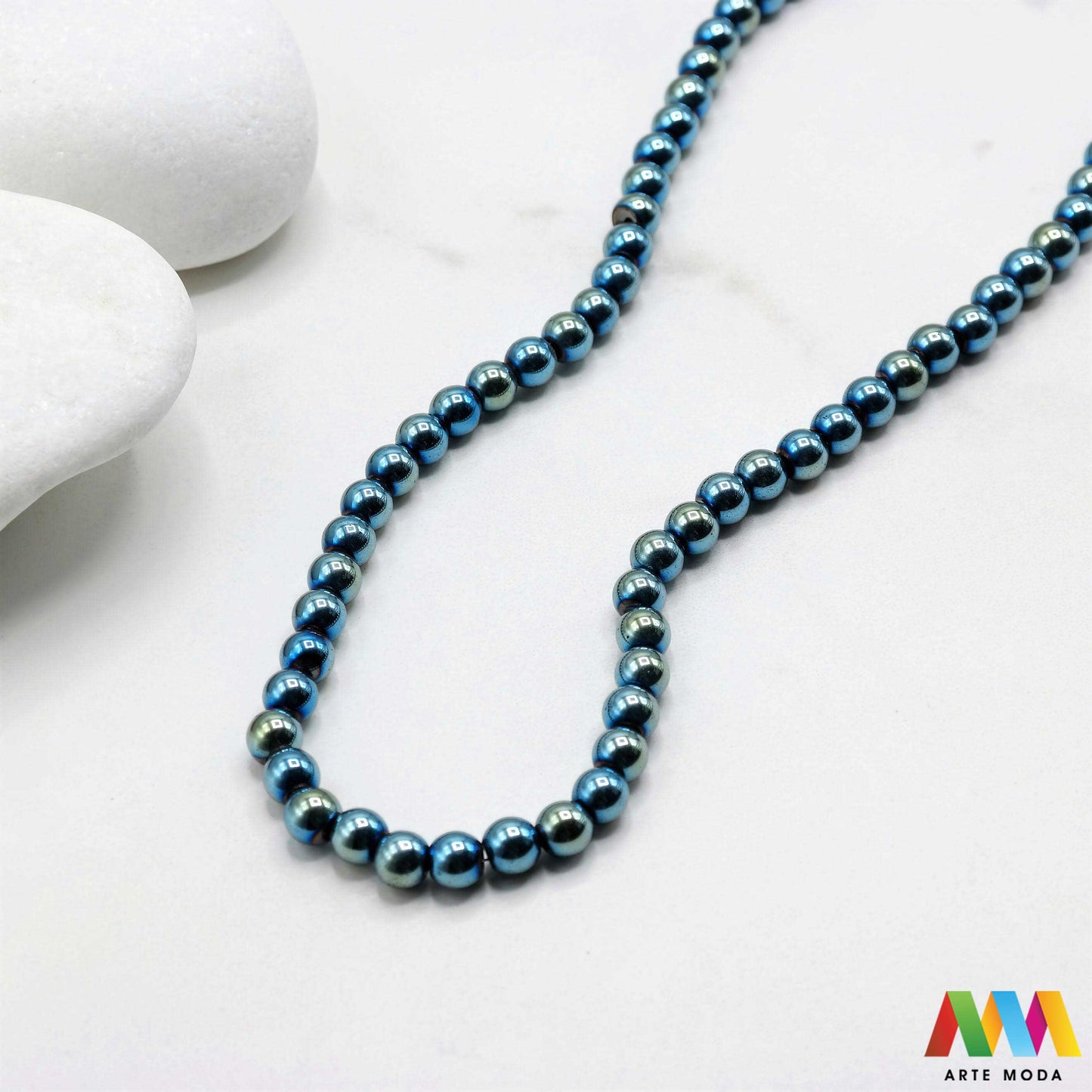 hematit krvavi kamen poludragi mineral metalni sjaj kvarc zrcalo kristal prirodni metalik meditacija zaštita repromaterijal Hematit (ili krvavi kamen) je prirodni mineral smeđe sive ili crne boje karakteriziran prisustvom hladnog metalnog sjaja Vjeruje se da pomaže u jačanju volje samopouzdanja i povezanosti s majkom zemljom Nakit izrađen od njega fascinira svojim tajanstvenim zrcalnim sjajem