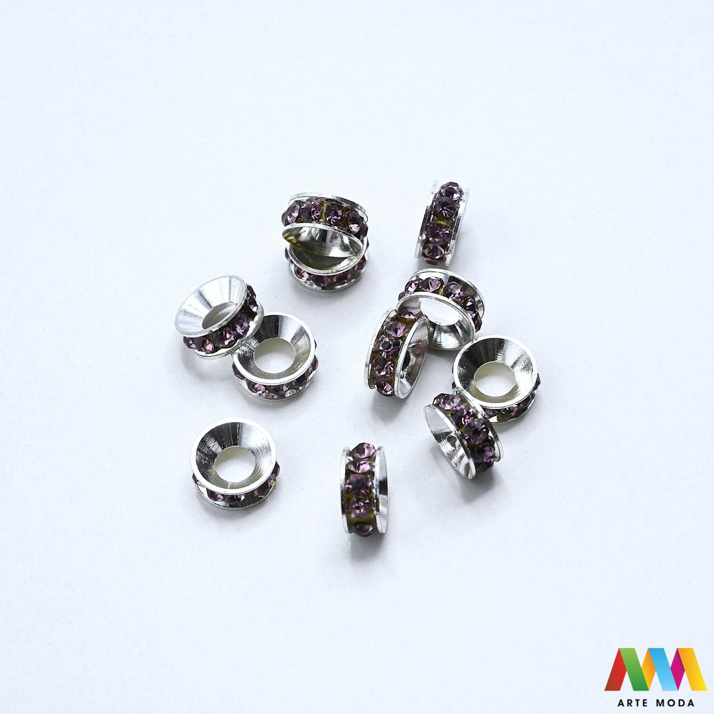 razdjelnik umetak spacer metalne izrada nakita DIY nakit distanceri metalni pribor separatori srebrne zlatne šajbice metalni za perle razmaknice komponente metal Mali ali ključni za profesionalan nakit Metalni umetci razdjelnici spacer perle služe za stvaranje razmaka i dodavanje sjaja perlama Sprječavaju trenje i ističu poludrago kamenje Neophodan element za izradu narukvica i ogrlica koje izgledaju bogatije i elegantnije arte moda repromaterijal