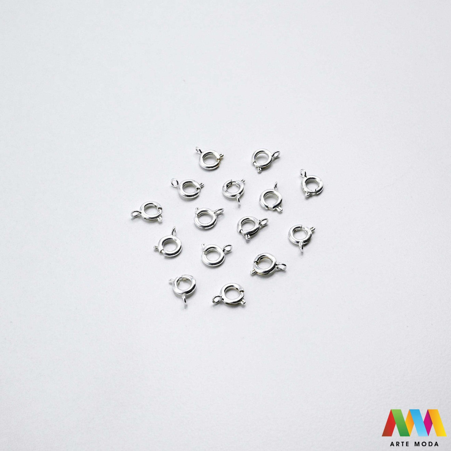 kopče metalne karabiner togl magnet kukice narukvice ogrlice zatvarači nakit DIY metalni pribor spajanje nakita srebrne zlatne karabin magnetne završne kopča narukvica ogrlica Osigurajte svoj nakit Metalne kopče su esencijalne za sigurno završavanje ogrlica i narukvica Birajte između karabin kopči pouzdanost magnetnih kopči lakoća i togl kopči stil Kvalitetni zatvarači u raznim bojama temelj svakog uradi sam nakit projekta arte moda repromaterijal