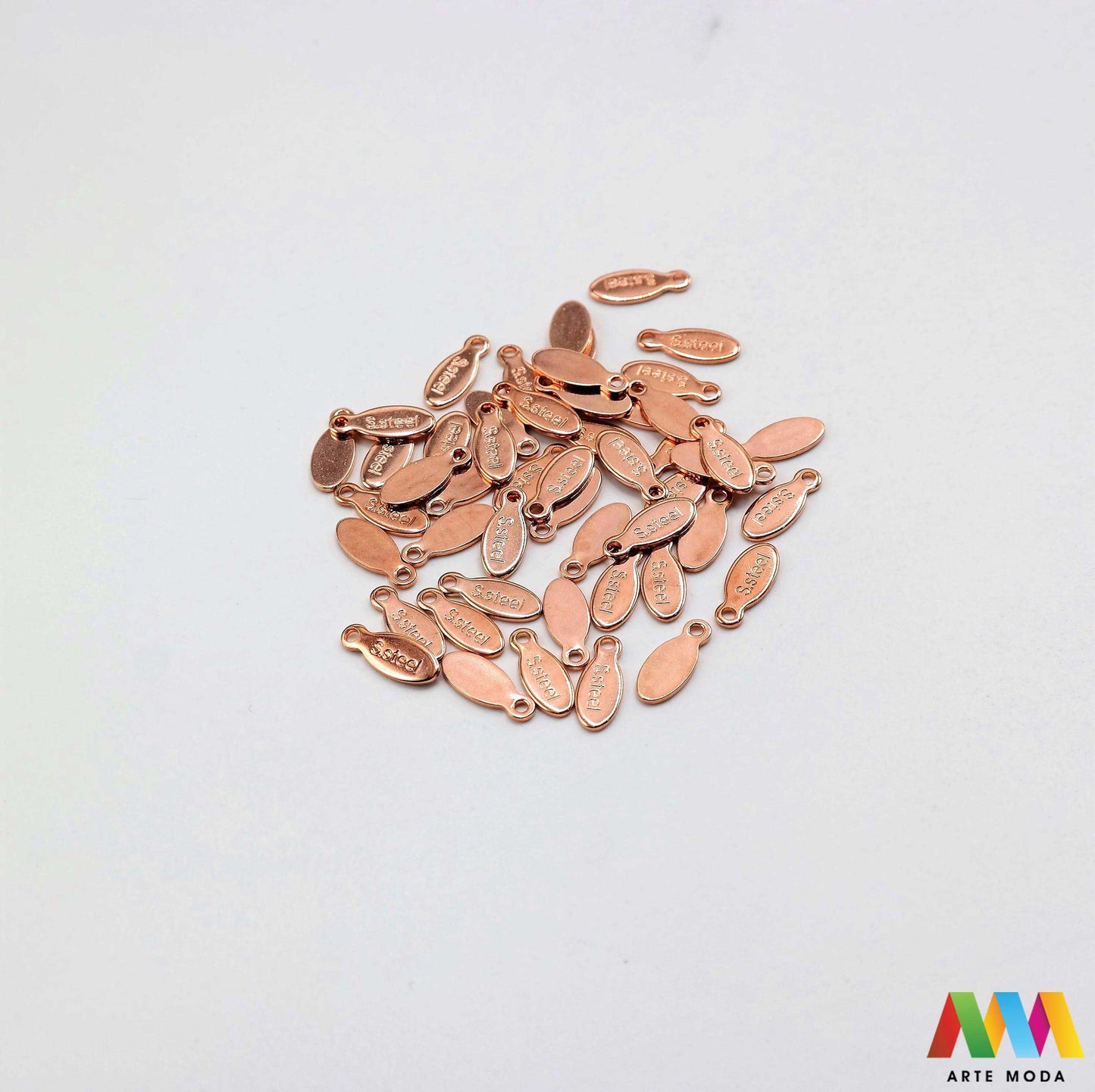 završetak privjesak s jednom rupom jedna rupa privjesak od čelika repromaterijal čelični ogrlice ogrlica narukvica narukvice nanožnica nehrđajući Privjesci izrađeni od nehrđajućeg čelika 316L koji služe za izradu nakita poput narukvica ili ogrlica najčešće se koriste za nizanje ili uz pomoć alkice se stavljaju na sajlu gumu flaks i ostale materijale