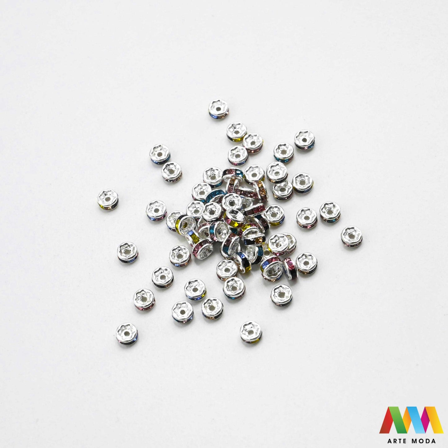 razdjelnik umetak spacer metalne izrada nakita DIY nakit distanceri metalni pribor separatori srebrne zlatne šajbice metalni za perle razmaknice komponente metal Mali ali ključni za profesionalan nakit Metalni umetci razdjelnici spacer perle služe za stvaranje razmaka i dodavanje sjaja perlama Sprječavaju trenje i ističu poludrago kamenje Neophodan element za izradu narukvica i ogrlica koje izgledaju bogatije i elegantnije arte moda repromaterijal