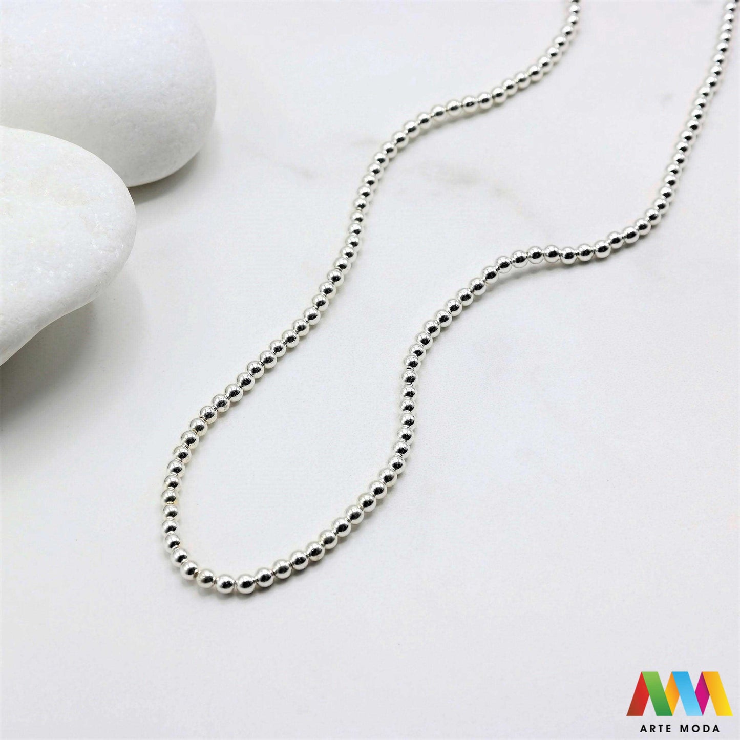 hematit krvavi kamen poludragi mineral metalni sjaj kvarc zrcalo kristal prirodni metalik meditacija zaštita repromaterijal Hematit (ili krvavi kamen) je prirodni mineral smeđe sive ili crne boje karakteriziran prisustvom hladnog metalnog sjaja Vjeruje se da pomaže u jačanju volje samopouzdanja i povezanosti s majkom zemljom Nakit izrađen od njega fascinira svojim tajanstvenim zrcalnim sjajem