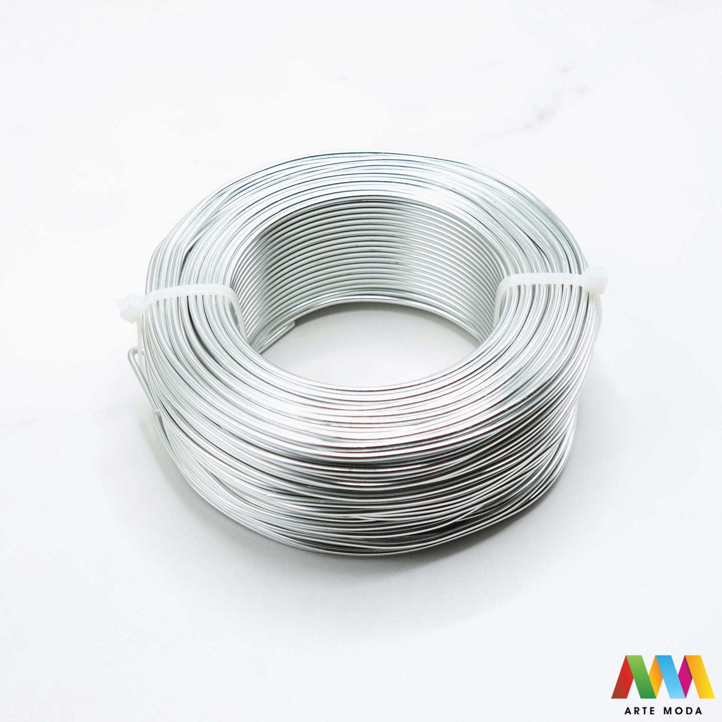 aluminij aluminijske žice aluminijska žica za perle nakit nizanje modeliranje izradu mekana savitljiva anodizirana ručni rad DIY tanka debela skulpture okvira Otkrijte svestranost i lakoću rada s našom kvalitetnom aluminijskom žicom Idealna za nizanje perlica modeliranje oblika i izradu unikatnog nakita Dostupna u različitim debljinama i bojama naša mekana i savitljiva aluminijska žica savršena je za početnike i iskusne majstore u izradi nakita arte moda repromaterijal