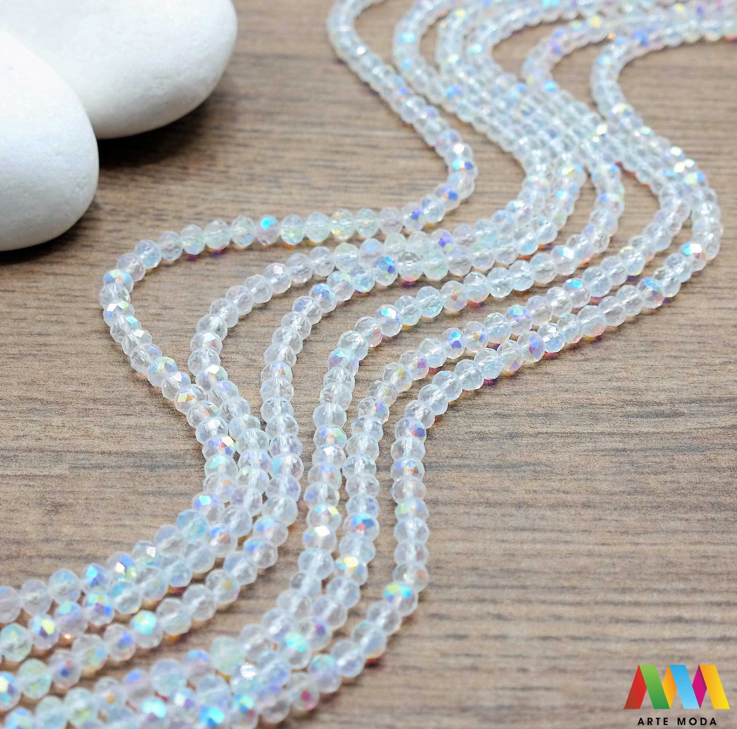 stakleni niz staklo perle zrna zrno staklena perla češki kristal bohemijsko brušeno ovalno fasetirano Staklene perle Češki kristal izrađene od brušenog stakla koje služe za nizanje i izradu nakita poput narukvica i ogrlica te torbica i ostalih modnih dodataka arte moda