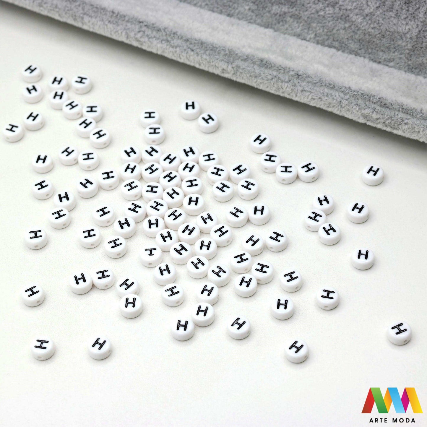 slova brojevi plastične nizanje imenom narukvice prijateljstva dječji nakit personalizirani kockaste perle okrugle abeceda DIY ručni rad izrada mix mješana Stvorite personalizirani nakit s našim plastičnim slovima i brojevima Perle u obliku kocki i krugova idealne su za izradu narukvica s imenom i porukama Lagane su šarene i savršene za dječji nakit i narukvice prijateljstva Lako nizanje za maksimalnu uradi sam zabavu arte moda repromaterijal