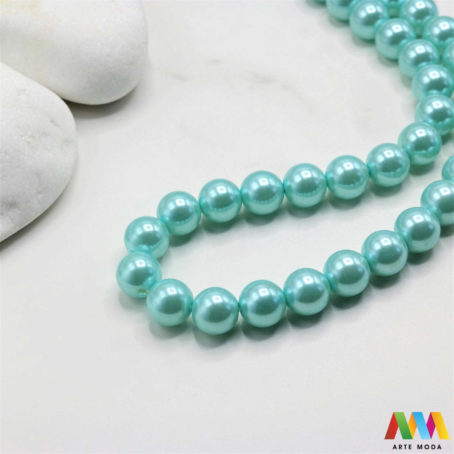 stakleni biseri niz staklo biser perle biserne zrna zrno perla staklene imitacija bisera sedefaste vjenčani nakit klasični DIY ogrlice bijeli u boji bisernim sjajem izrada nakita umjetni Za klasičnu eleganciju birajte staklene bisere imitacija bisera ima visok sedefasti sjaj i savršeno je glatka Idealni su za izradu vjenčanog nakita bezvremenskih ogrlica i narukvica raznim veličinama i bojama ovi biseri unose dašak luksuza u svaki uradi sam projekt Počnite nizati svoju eleganciju arte moda repromaterijal