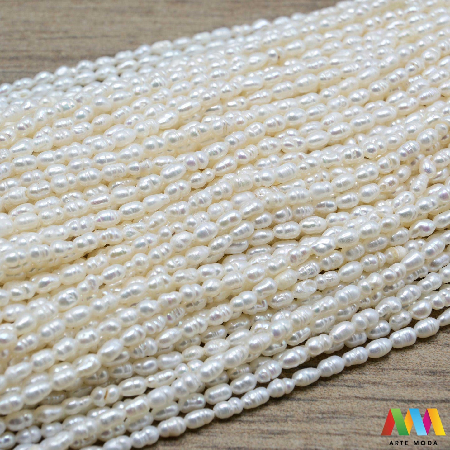 perle bijeli vjenčani niz sedef barokni baroque pearls zrno bisernica školjka dragulj poludrago kamenje ukrasni mineral kristal Bezvremenska klasika u vašim rukama Riječni biseri su omiljeni materijal za izradu nakita koji odiše elegancijom luksuzom prirodni slatkovodni biseri očarat će vas svojim nježnim sjajem unikatnim oblicima Savršeni za izradu ogrlica narukvica naušnica koje se prenose generacijama Dodajte dozu profinjenosti uradi sam nakitu uz autentične bisere naše kolekcije arte moda repromaterijal