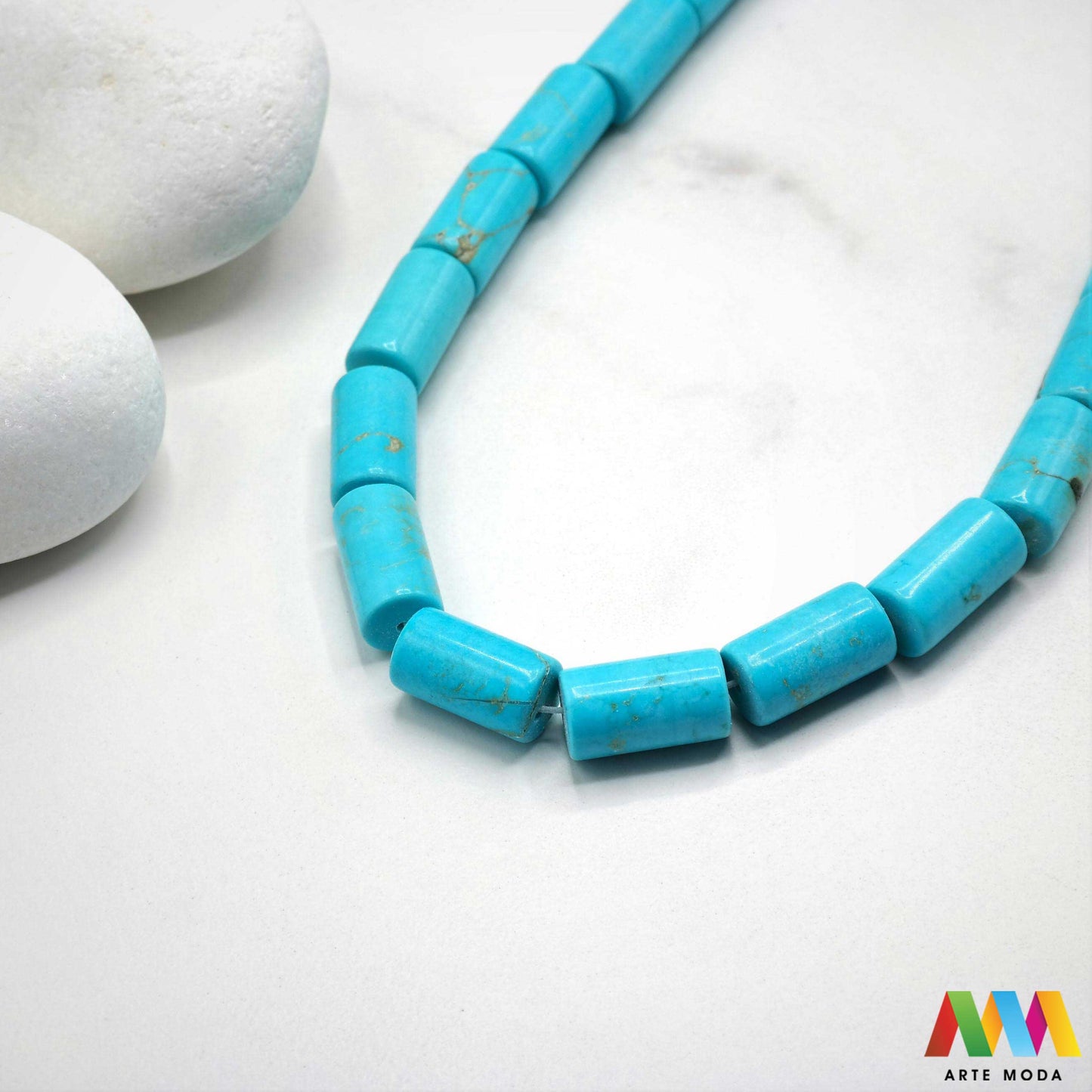 tirkiz poludragi kamen kristal mineral nakit prirodni meditacija zaštita sreća plava grlena čakra ljekovito kamenje energija kristala Simbol neba i mora ovaj prekrasni plavi poludragi kamen cijenjen je zbog svoje ljepote i metafizičkih svojstava Vjeruje se da pomaže u komunikaciji donosi sreću i štiti od negativne energije Savršen je za izradu nakita i meditaciju