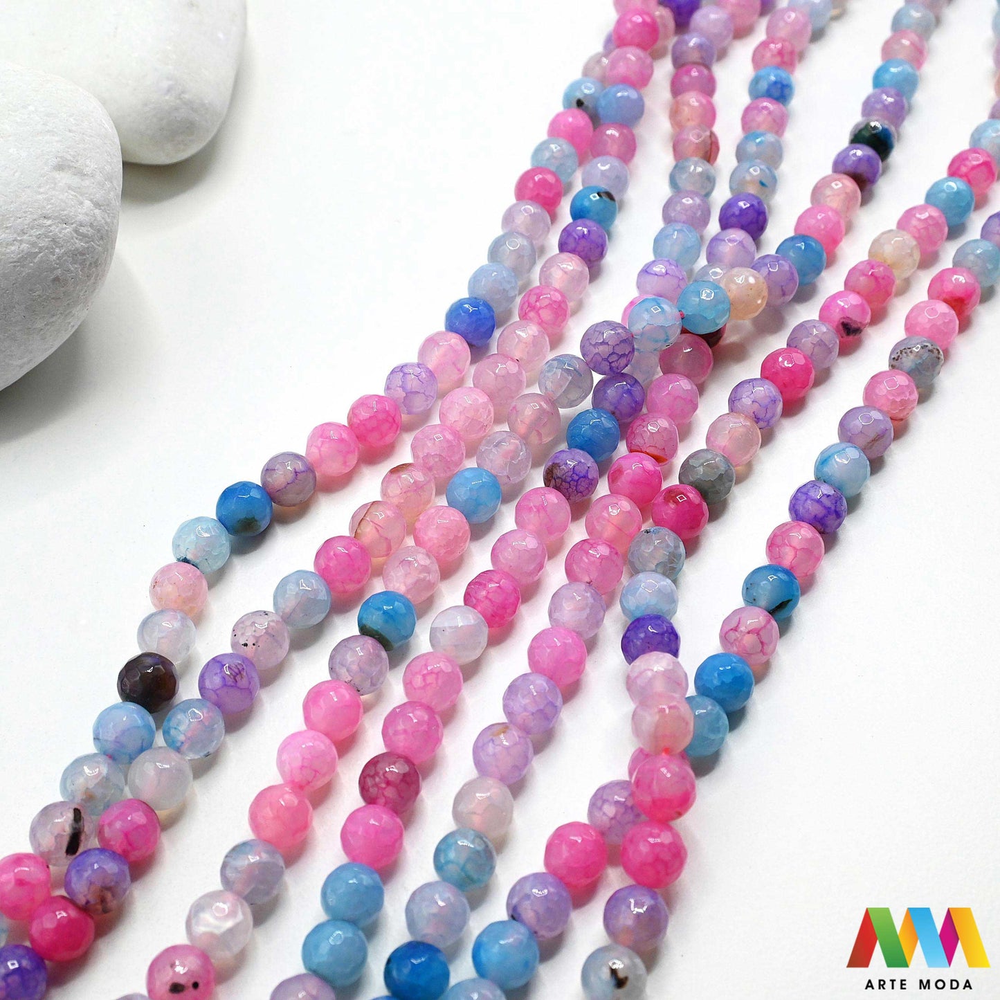 poludragi kamen ahat kristal kalcedon polu dragi poludrago kamenje dragulj mineral kvarc prirodni meditacija čakra zaštita snaga ravnoteža Ahat je jedan od najrasprostranjenijih kristala na planeti Ahat spada u grupu kalcedona izrazito je dekorativan te se od njega izrađuje lijepi nakit i ukrasni predmeti U Hrvatskoj je poznati Lepoglavski Ahat s brda Gaveznica