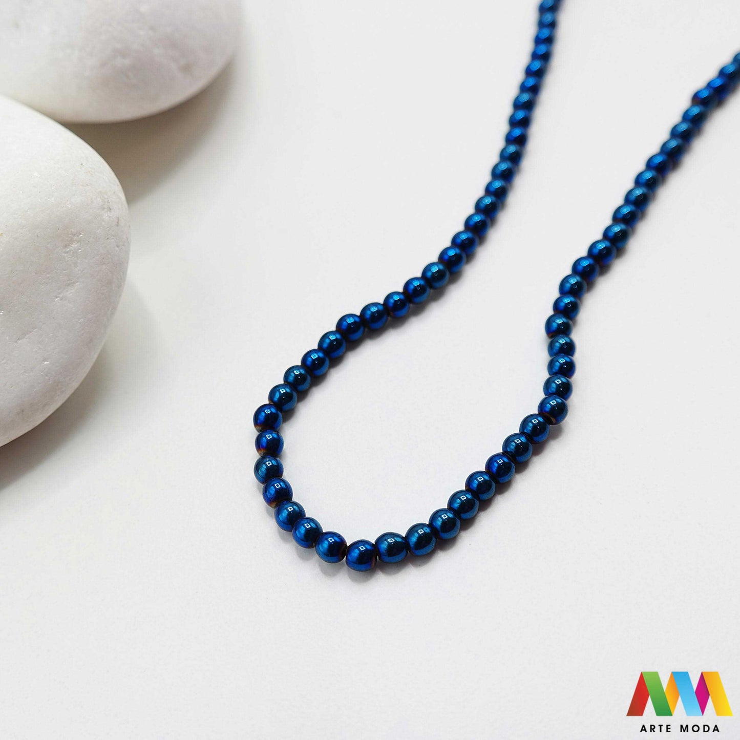 hematit krvavi kamen poludragi mineral metalni sjaj kvarc zrcalo kristal prirodni metalik meditacija zaštita repromaterijal Hematit (ili krvavi kamen) je prirodni mineral smeđe sive ili crne boje karakteriziran prisustvom hladnog metalnog sjaja Vjeruje se da pomaže u jačanju volje samopouzdanja i povezanosti s majkom zemljom Nakit izrađen od njega fascinira svojim tajanstvenim zrcalnim sjajem