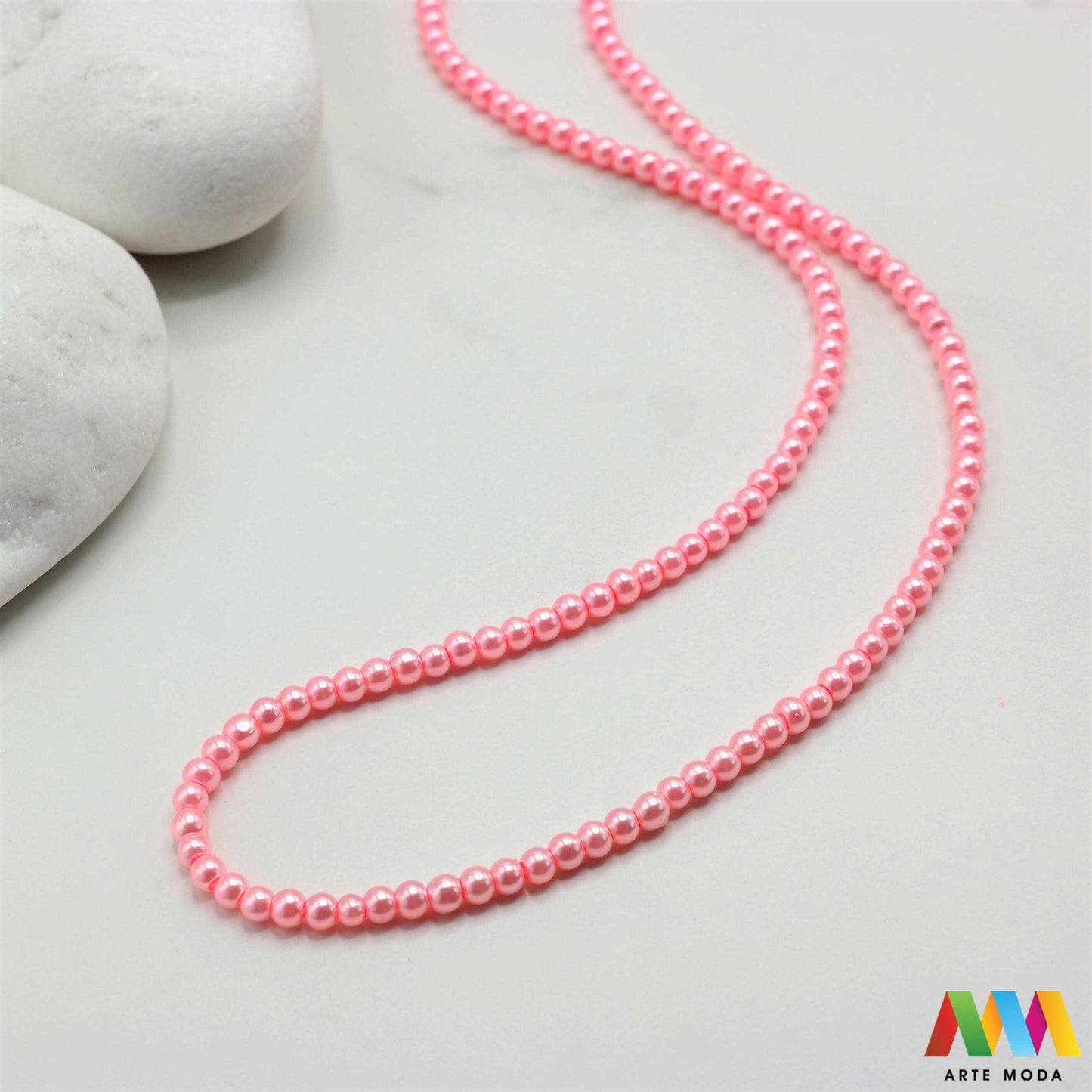 stakleni biseri niz staklo biser perle biserne zrna zrno perla staklene imitacija bisera sedefaste vjenčani nakit klasični DIY ogrlice bijeli u boji bisernim sjajem izrada nakita umjetni Za klasičnu eleganciju birajte staklene bisere imitacija bisera ima visok sedefasti sjaj i savršeno je glatka Idealni su za izradu vjenčanog nakita bezvremenskih ogrlica i narukvica raznim veličinama i bojama ovi biseri unose dašak luksuza u svaki uradi sam projekt Počnite nizati svoju eleganciju arte moda repromaterijal